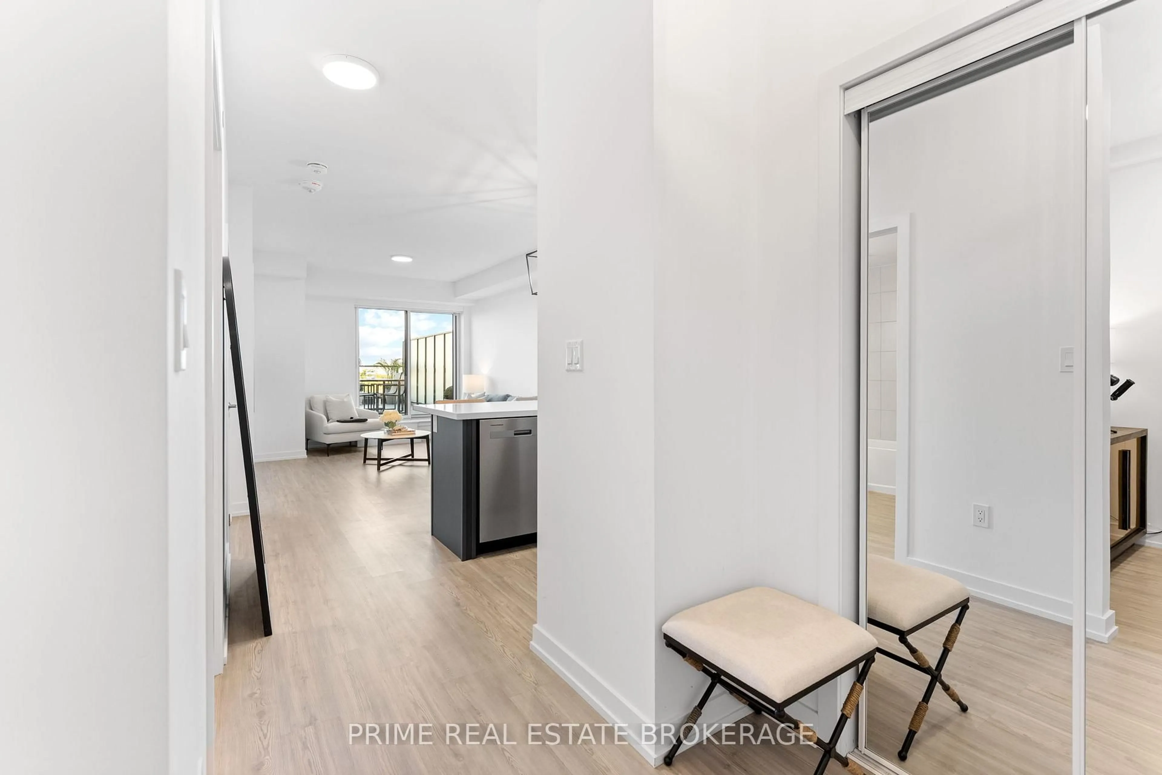 Indoor entryway for 460 Dundas St #711, Hamilton Ontario L8B 2A5