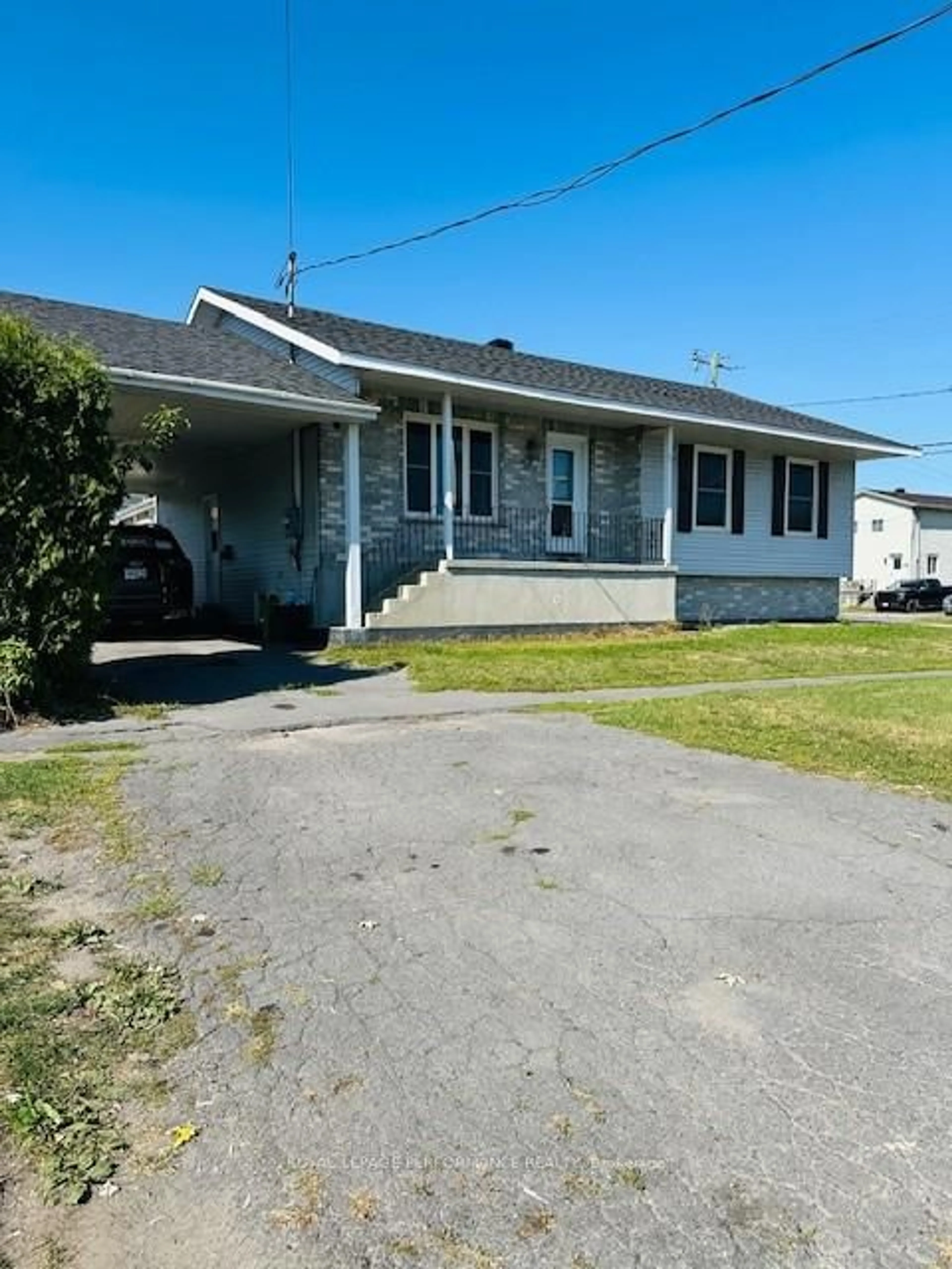 A pic from outside/outdoor area/front of a property/back of a property/a pic from drone, street for 395 Thirteenth St, Cornwall Ontario K6J 5L1
