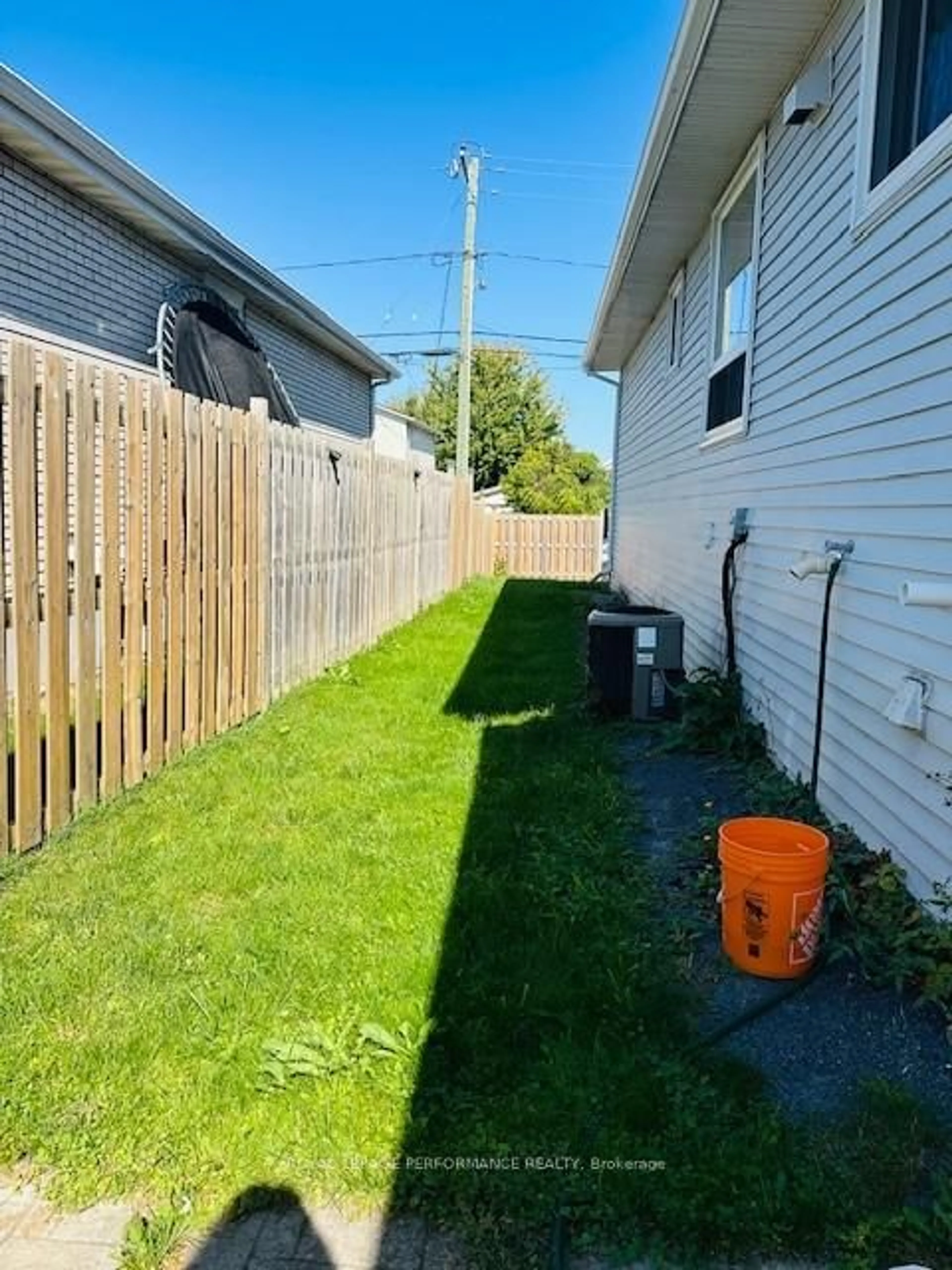 Patio, street for 395 Thirteenth St, Cornwall Ontario K6J 5L1