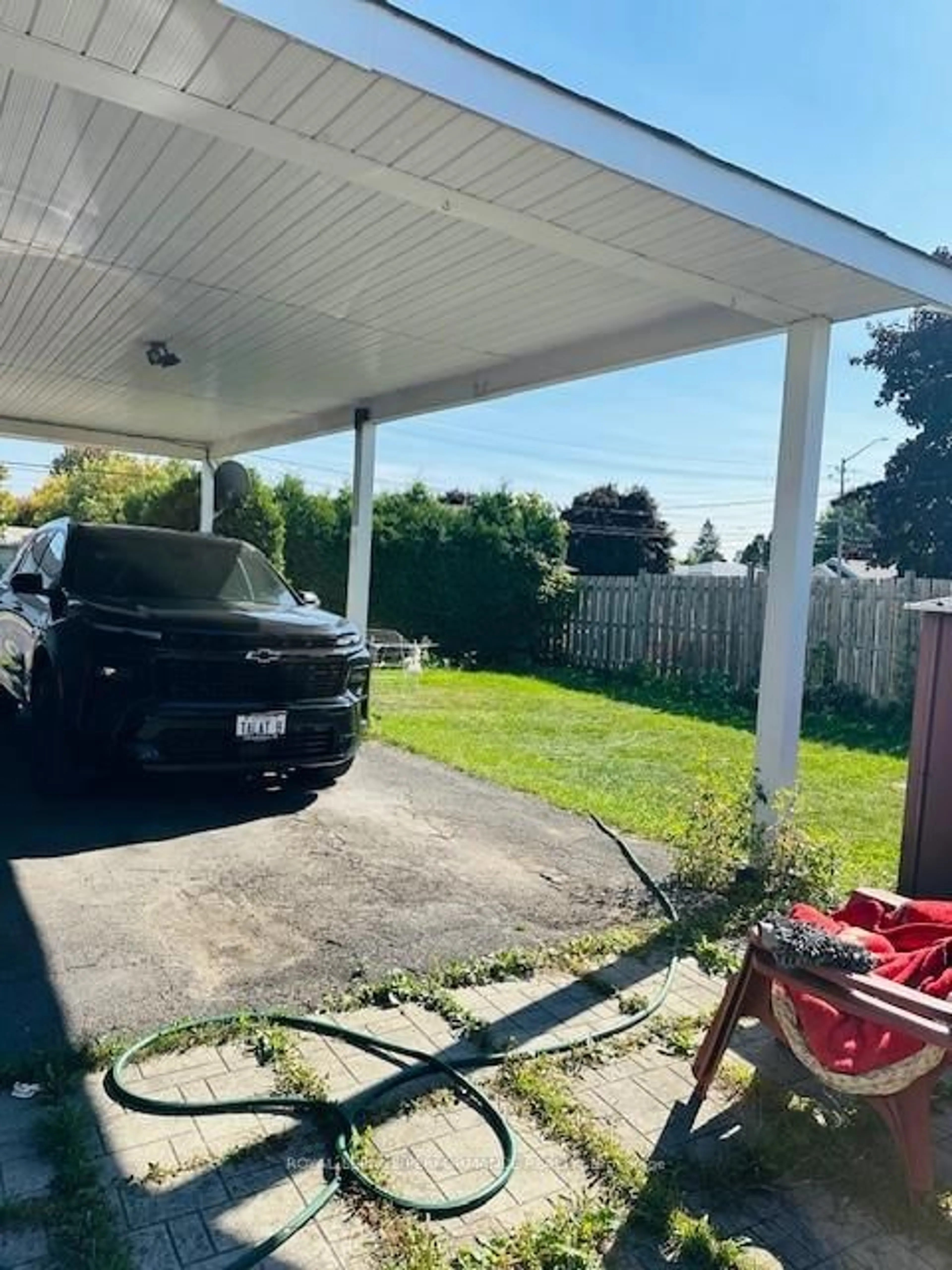A pic from outside/outdoor area/front of a property/back of a property/a pic from drone, street for 395 Thirteenth St, Cornwall Ontario K6J 5L1