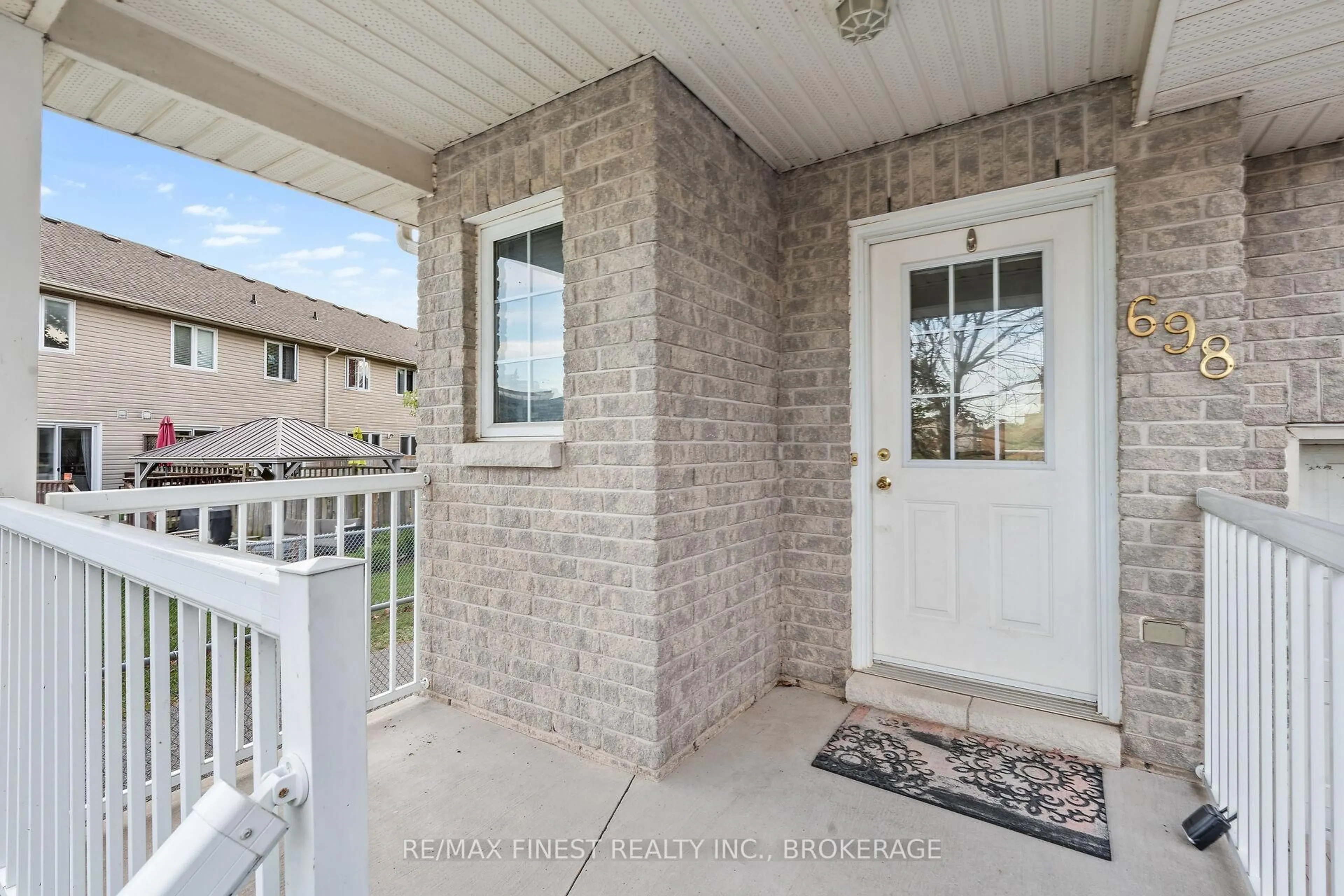 Indoor entryway for 698 MacLean Crt, Kingston Ontario K7K 7L8