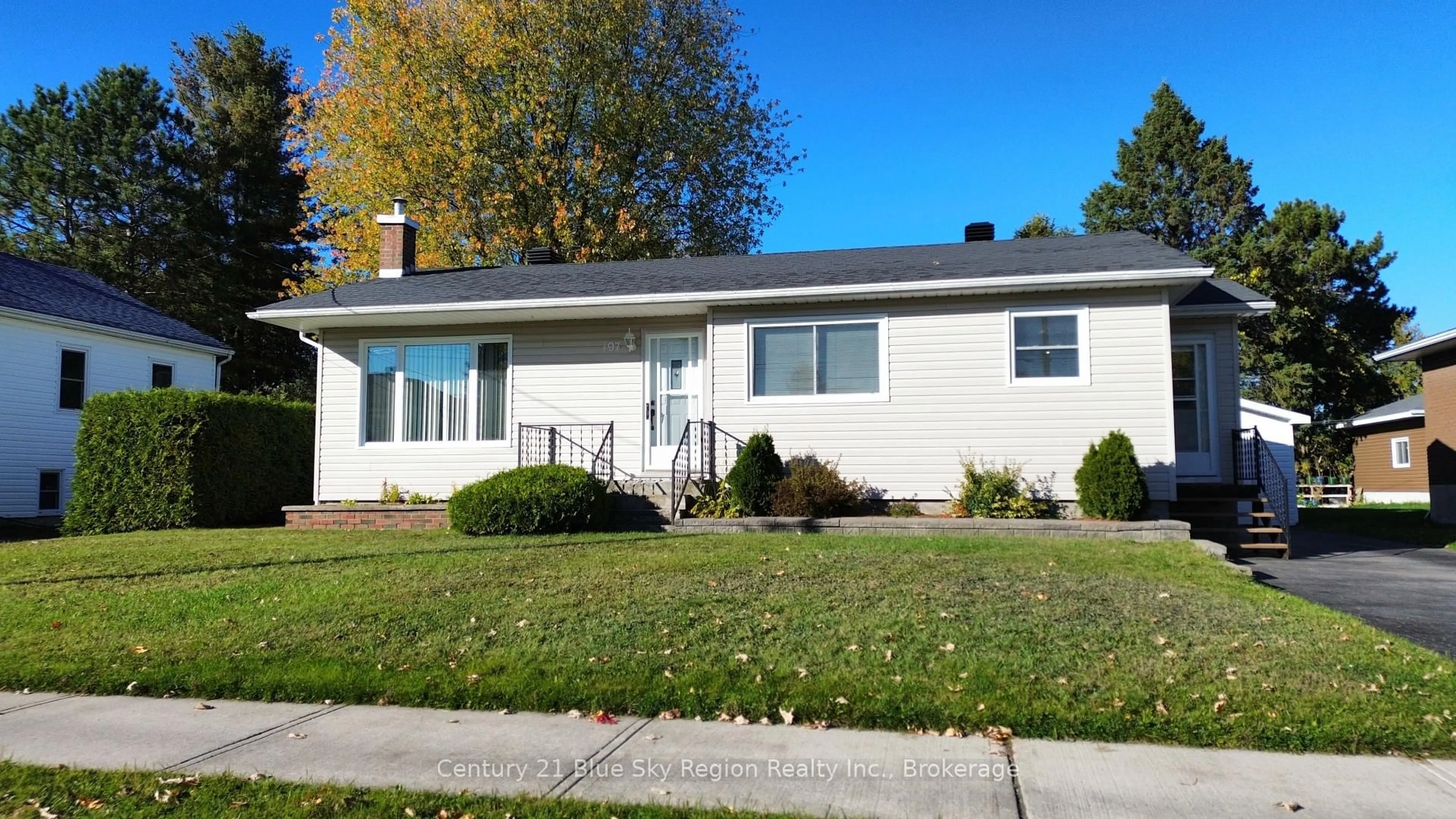Home with vinyl exterior material, street for 197 Salter St, West Nipissing Ontario P2B 3B5