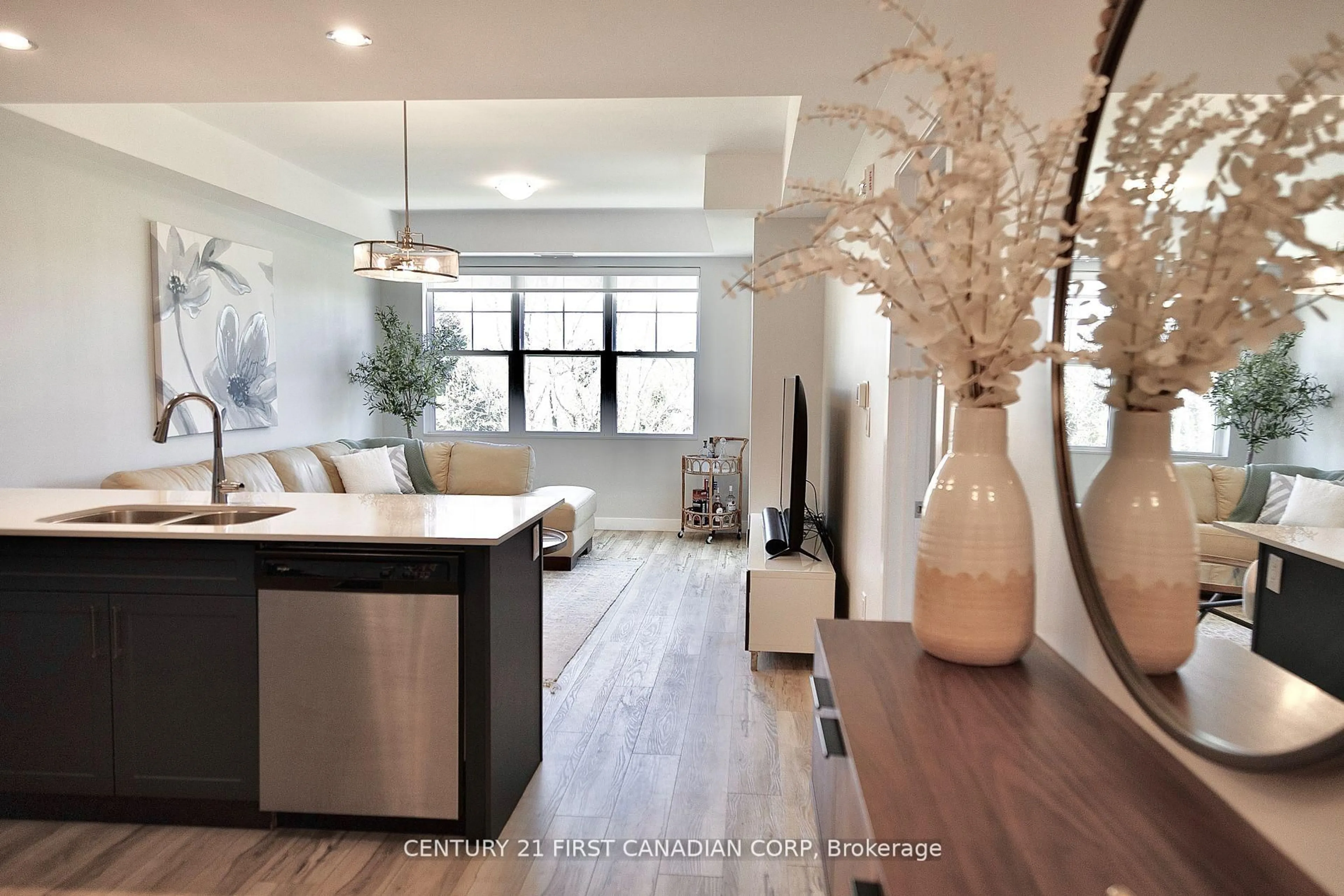 Open concept kitchen, unknown for 100 The Promenade #403, Central Elgin Ontario N5L 0B7