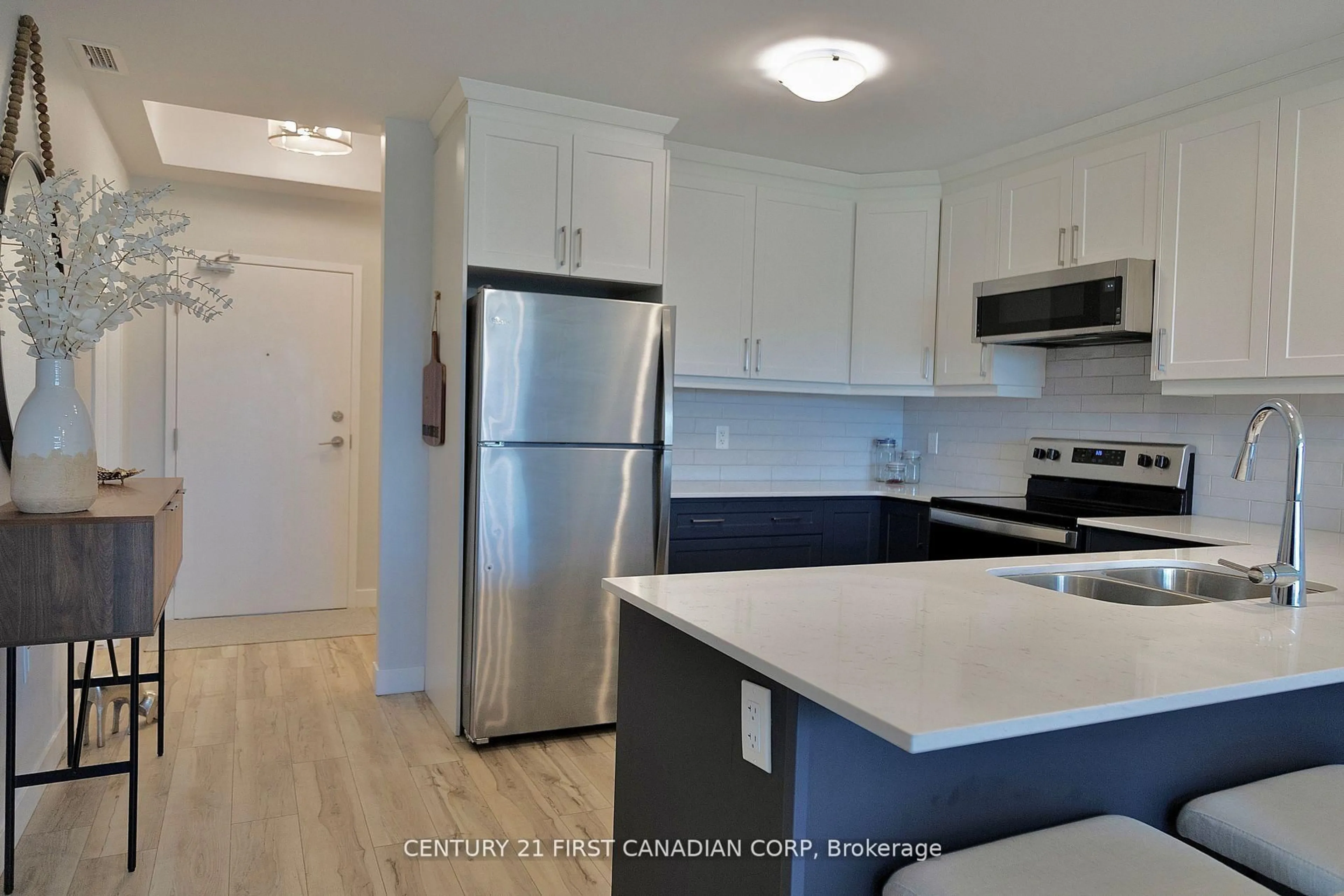 Standard kitchen, unknown for 100 The Promenade #403, Central Elgin Ontario N5L 0B7