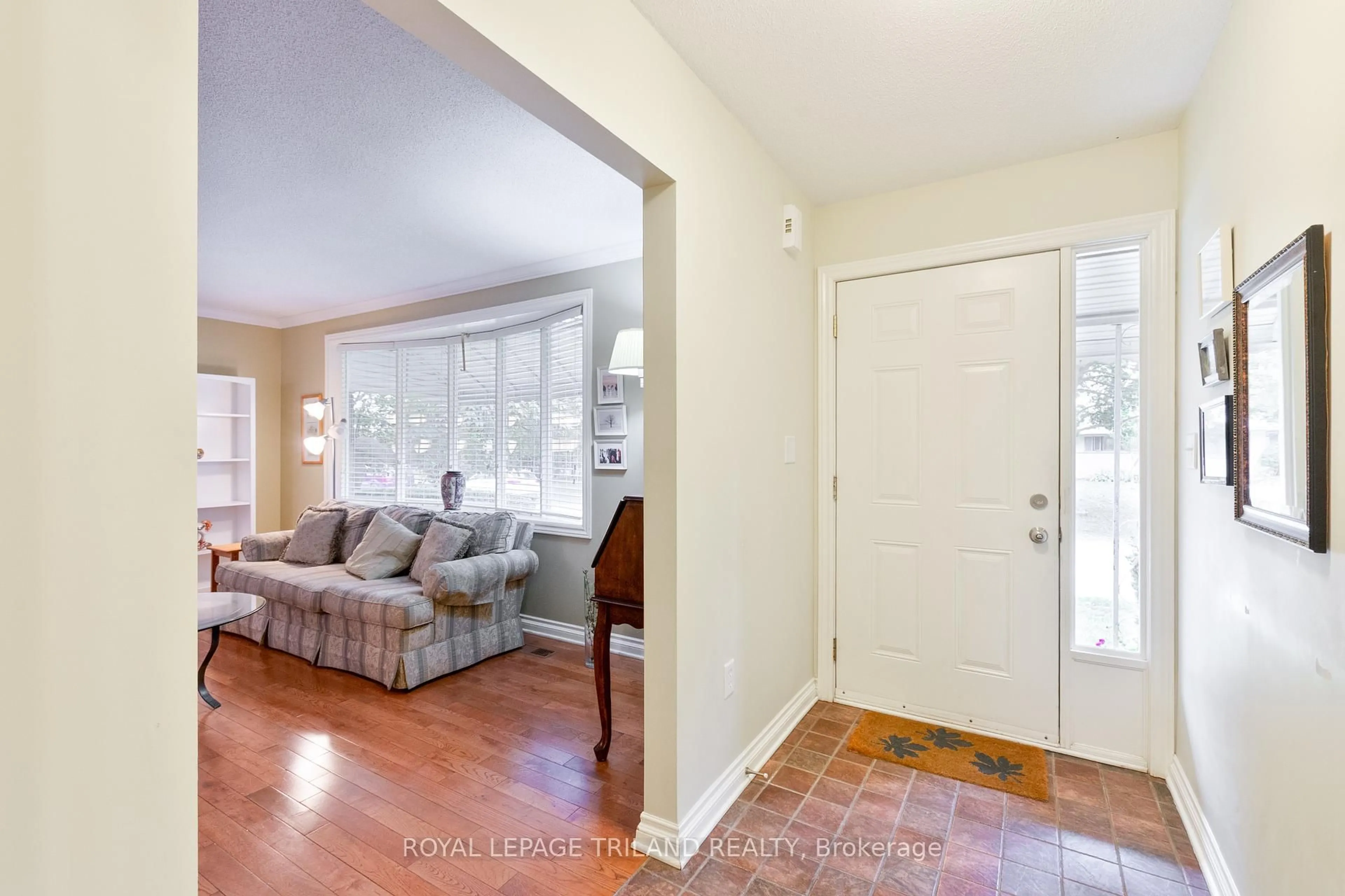 Indoor entryway for 725 St Stephens Dr, London South Ontario N6E 1V6