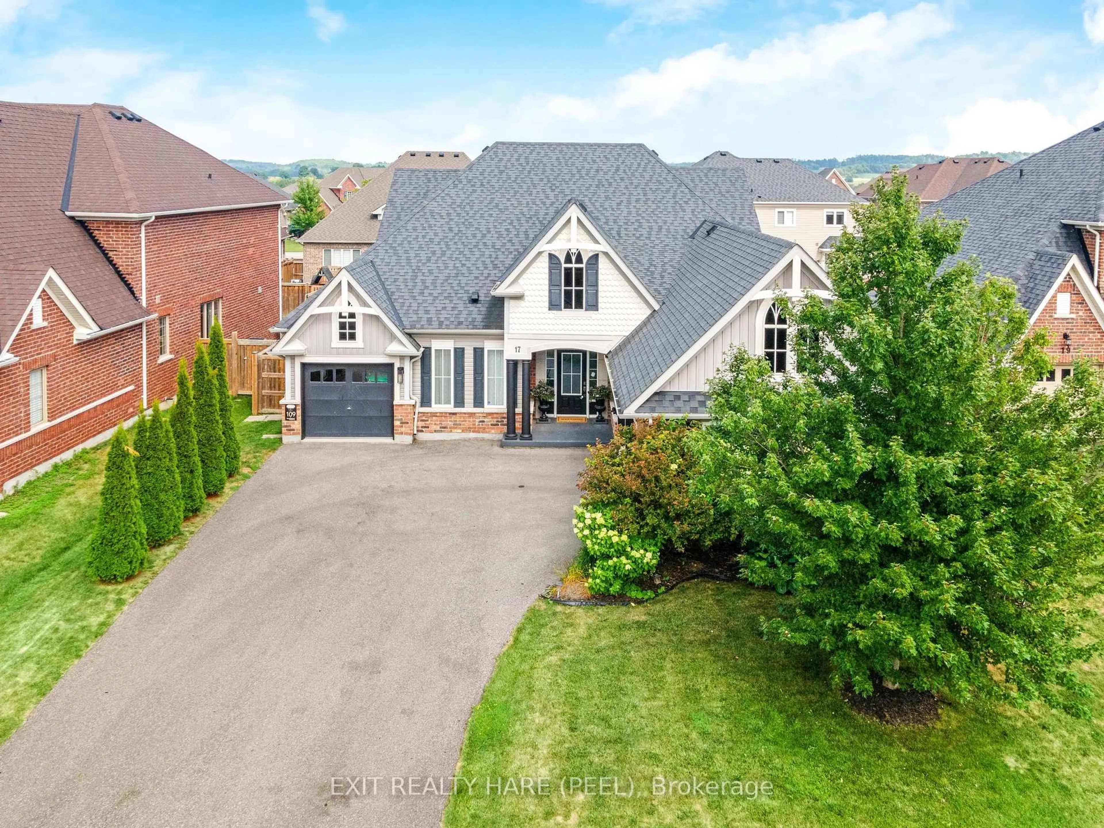 A pic from outside/outdoor area/front of a property/back of a property/a pic from drone, street for 17 Anderson Ave, Mono Ontario L9W 6W6