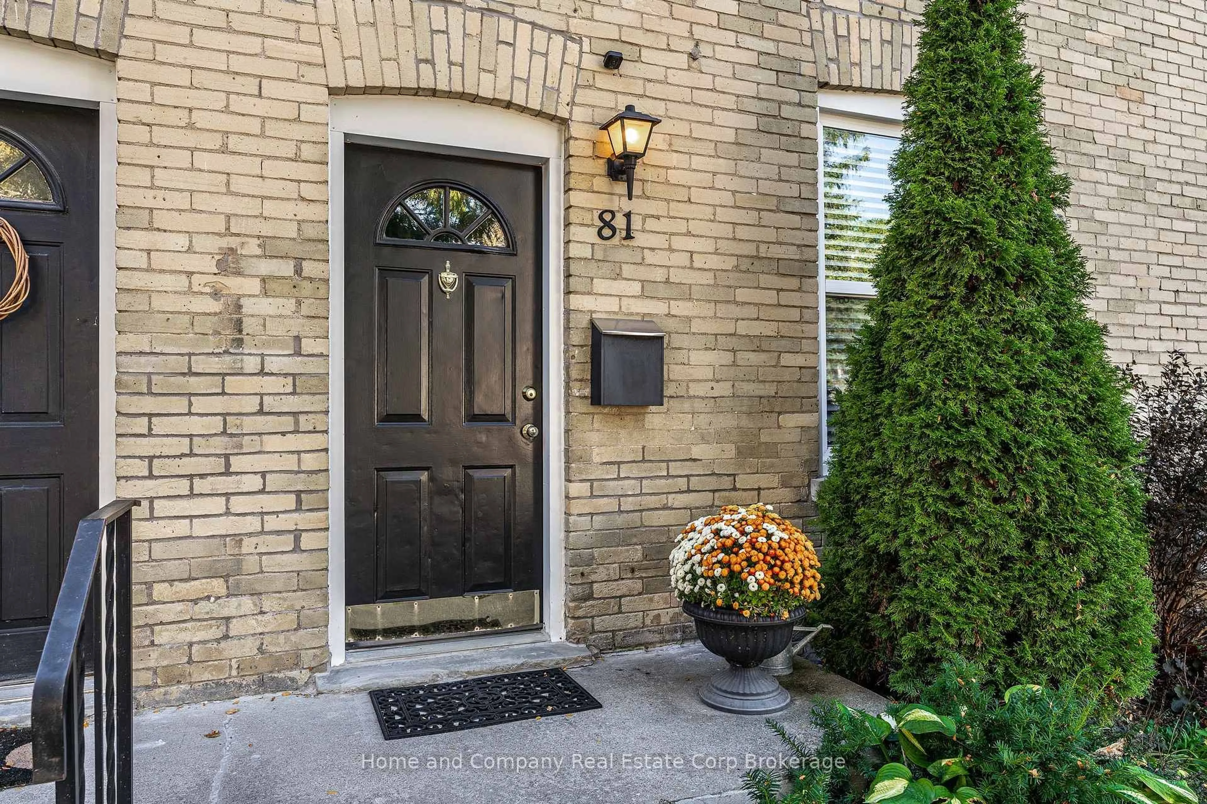 Indoor entryway for 81 Blake St, Stratford Ontario N5A 2C5