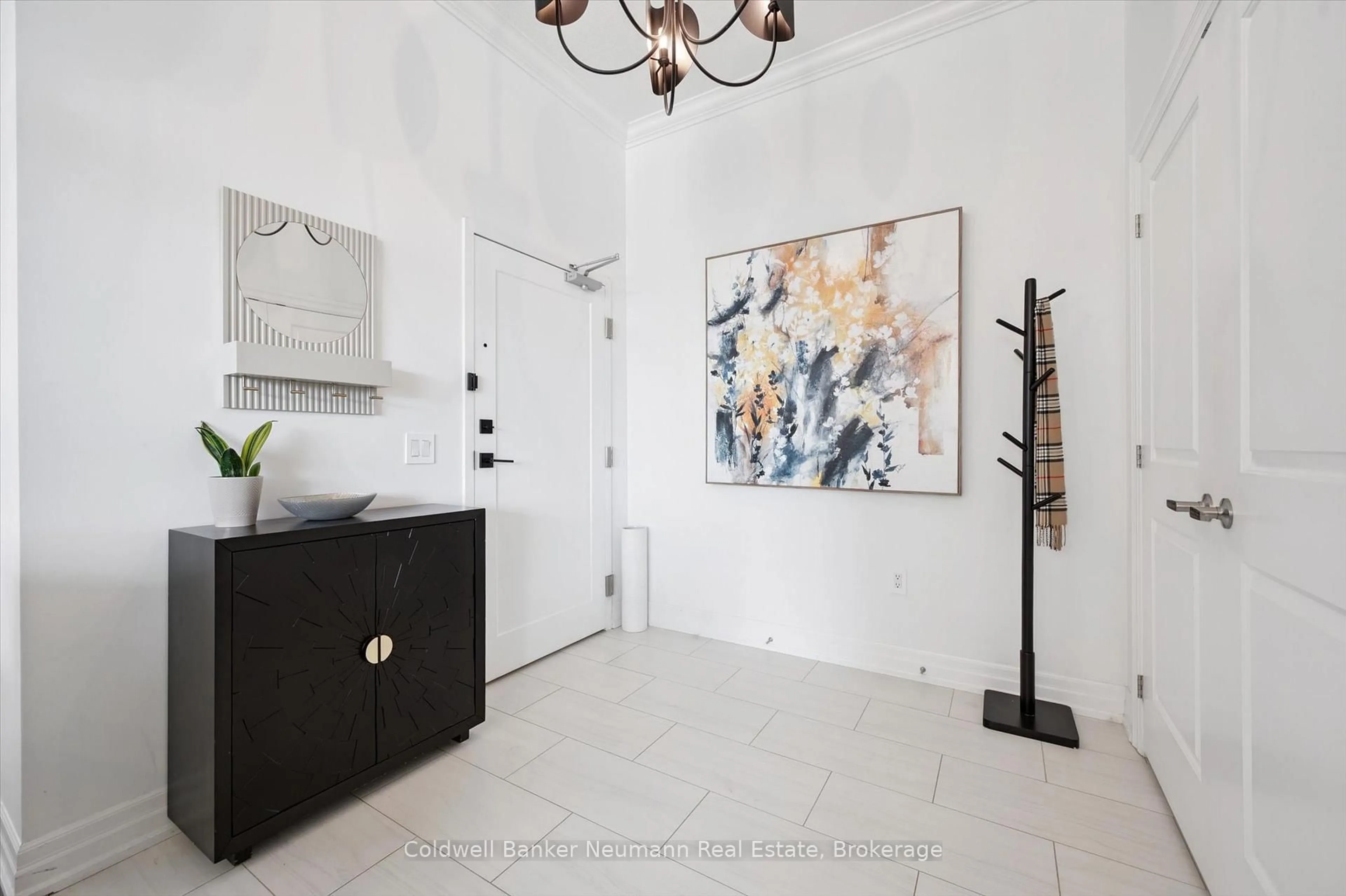 Indoor entryway for 1880 Gordon St #204, Guelph Ontario N1L 0P5