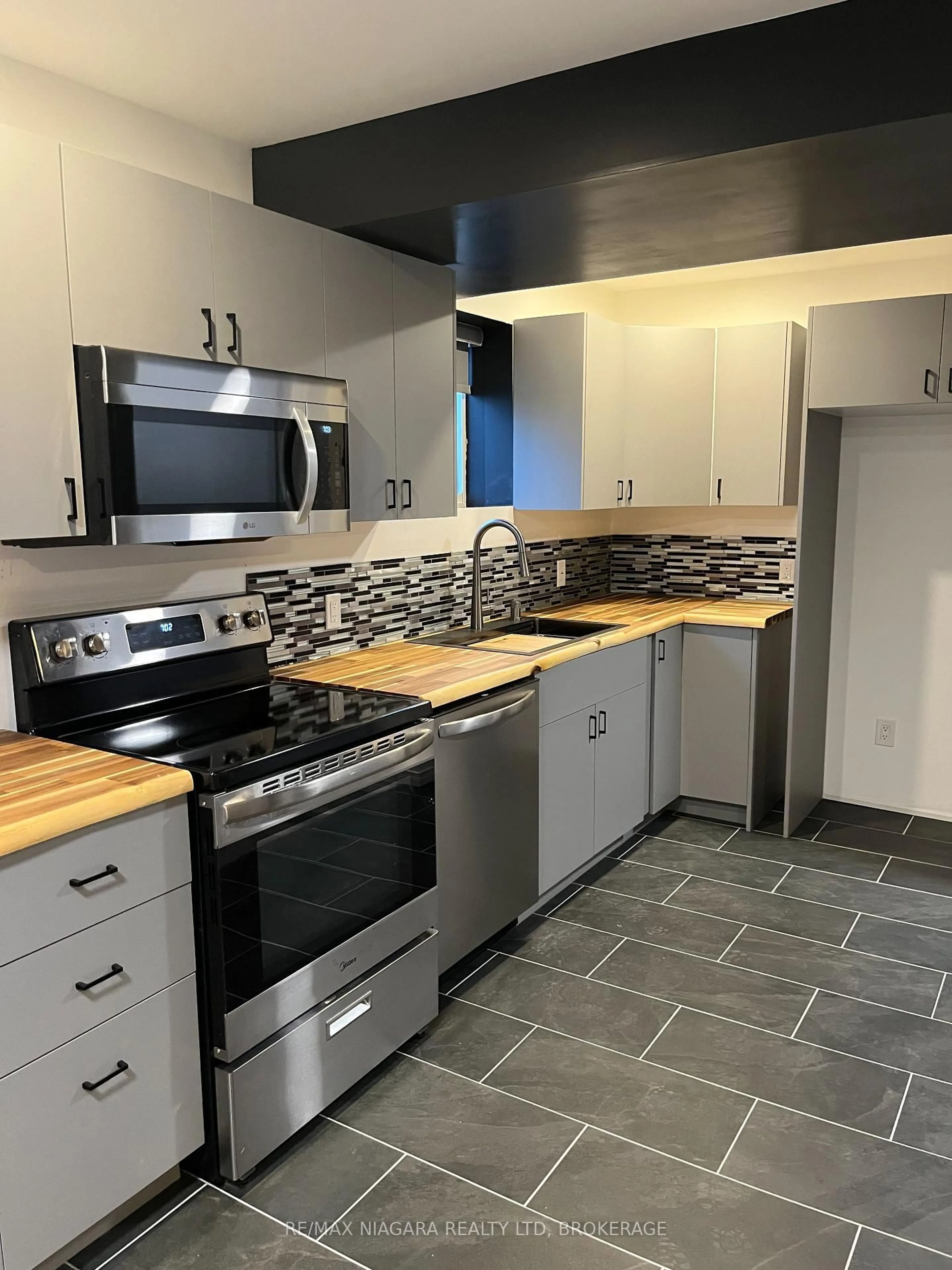 Unknown for 7701 Cortina Cres, Niagara Falls Ontario L2H 3B4