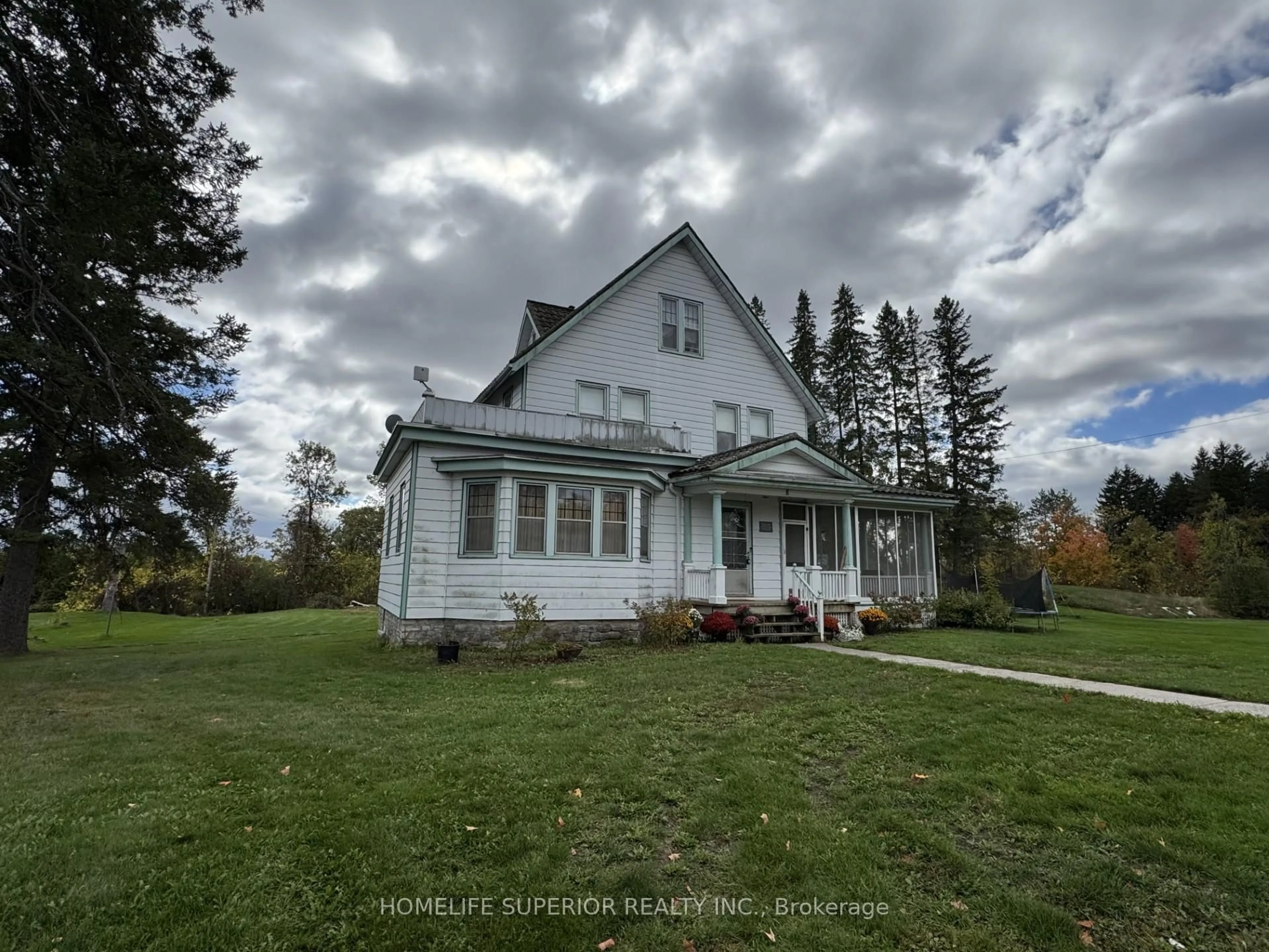 A pic from outside/outdoor area/front of a property/back of a property/a pic from drone, building for 8 Private Rd, Limoges Ontario K0K 2M0