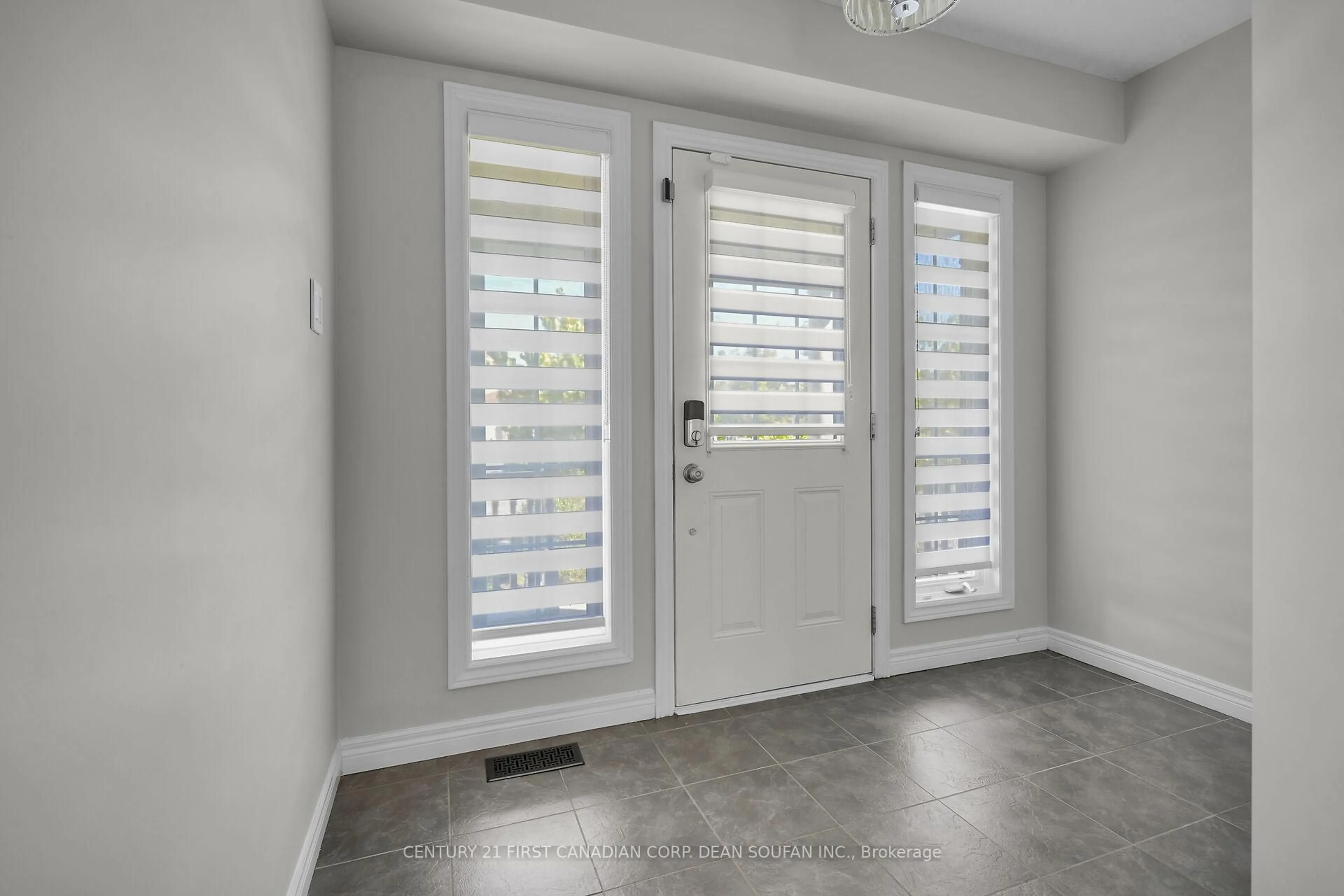 Indoor entryway for 868 Rushbrook Cres, London South Ontario N6K 5B6