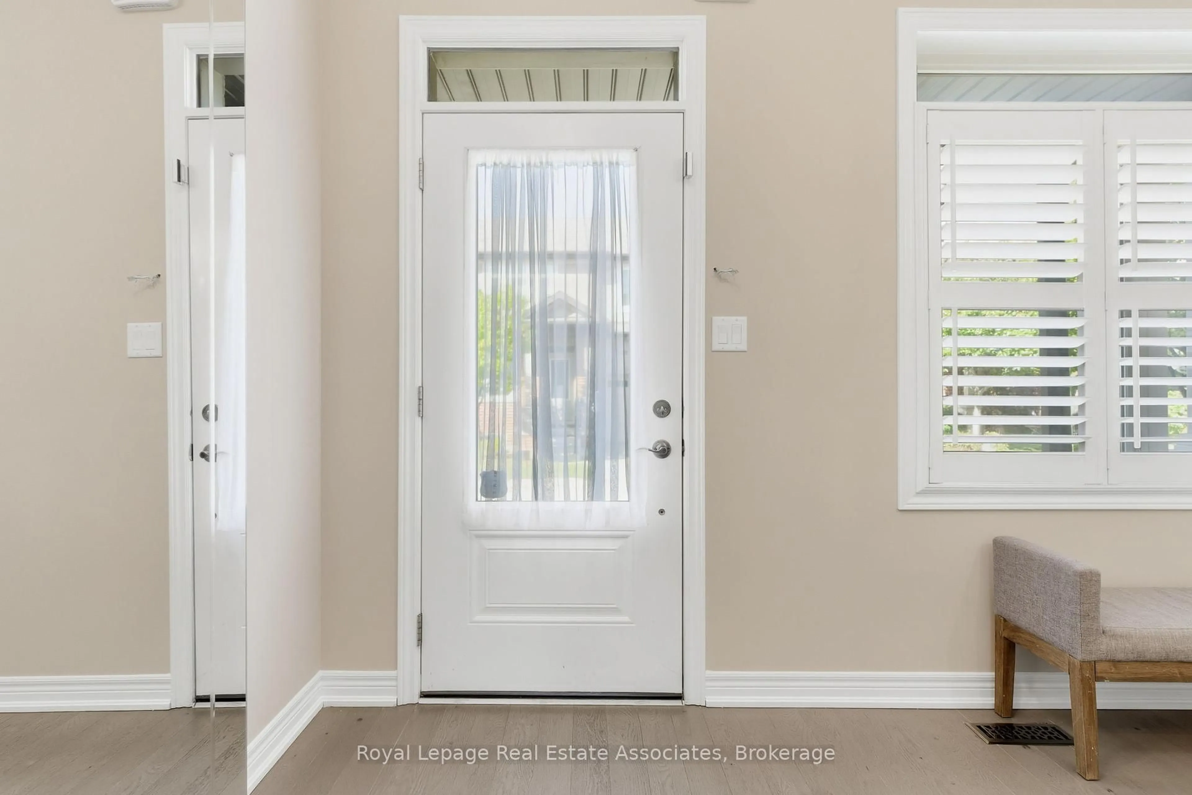 Indoor entryway for 421 Kitty Murray Lane #20, Hamilton Ontario L9K 0J5