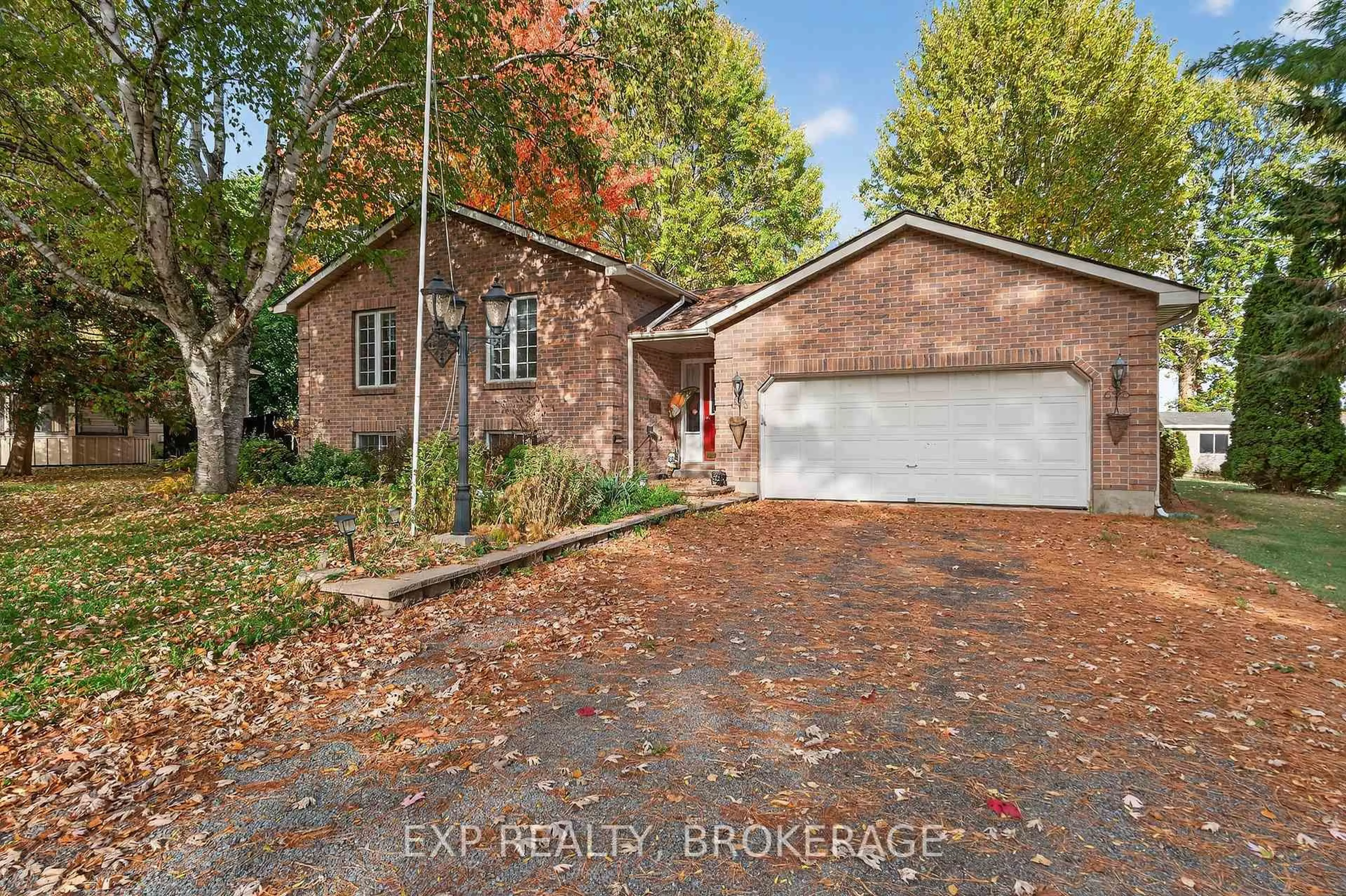 A pic from outside/outdoor area/front of a property/back of a property/a pic from drone, street for 63 SOUTHWOOD Cres, Plantagenet Ontario K7R 3L2