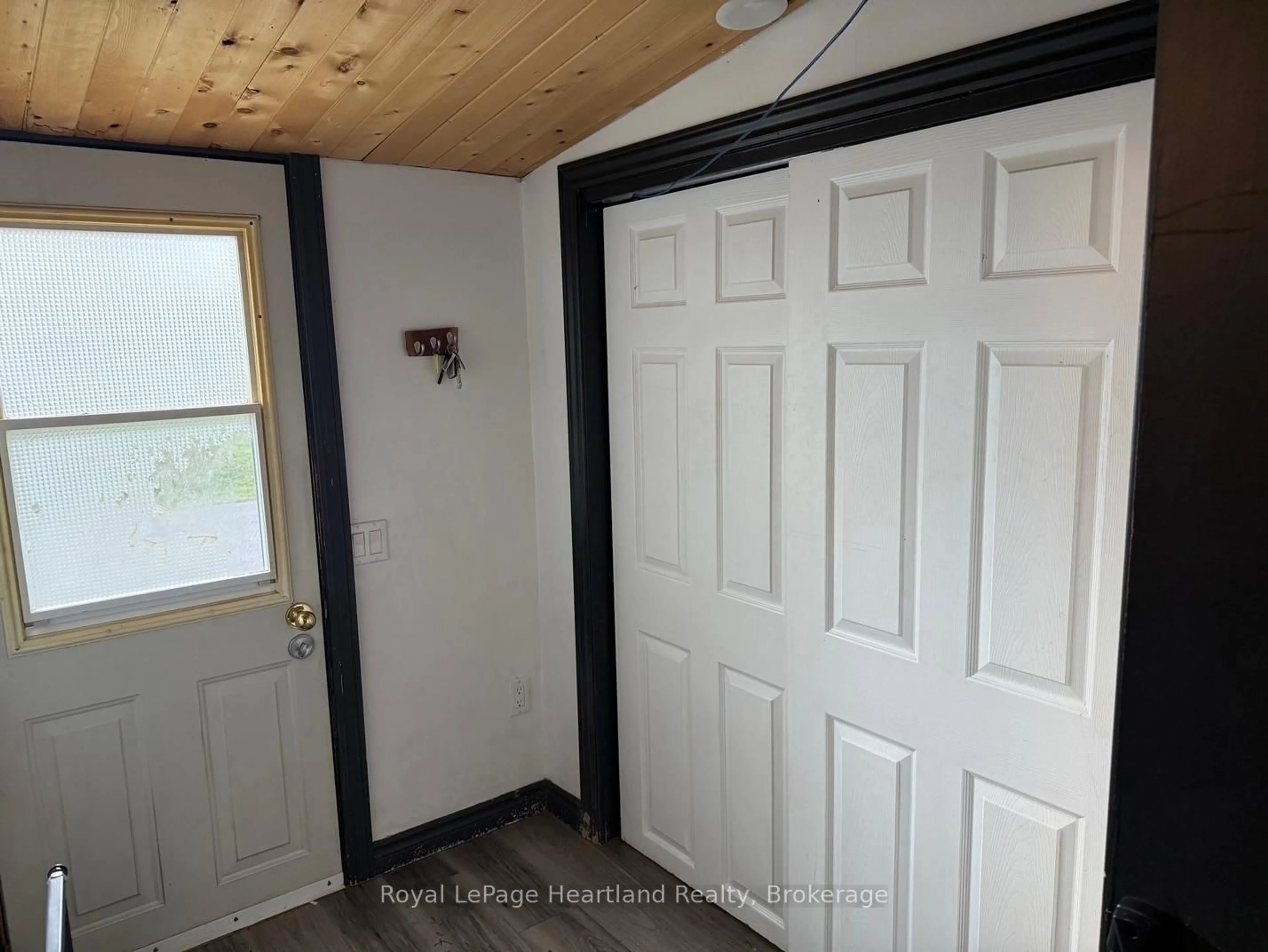 Indoor entryway for 770 Somerville St, Huron-Kinloss Ontario N0G 2H0