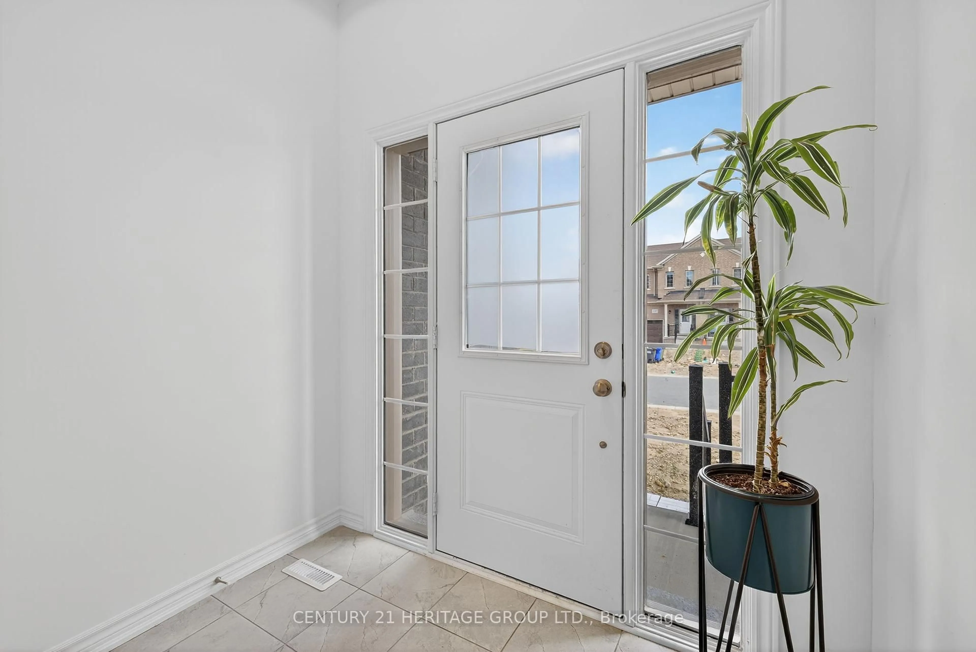 Indoor entryway for 102 Stocks Ave, Southgate Ontario N0C 1B0