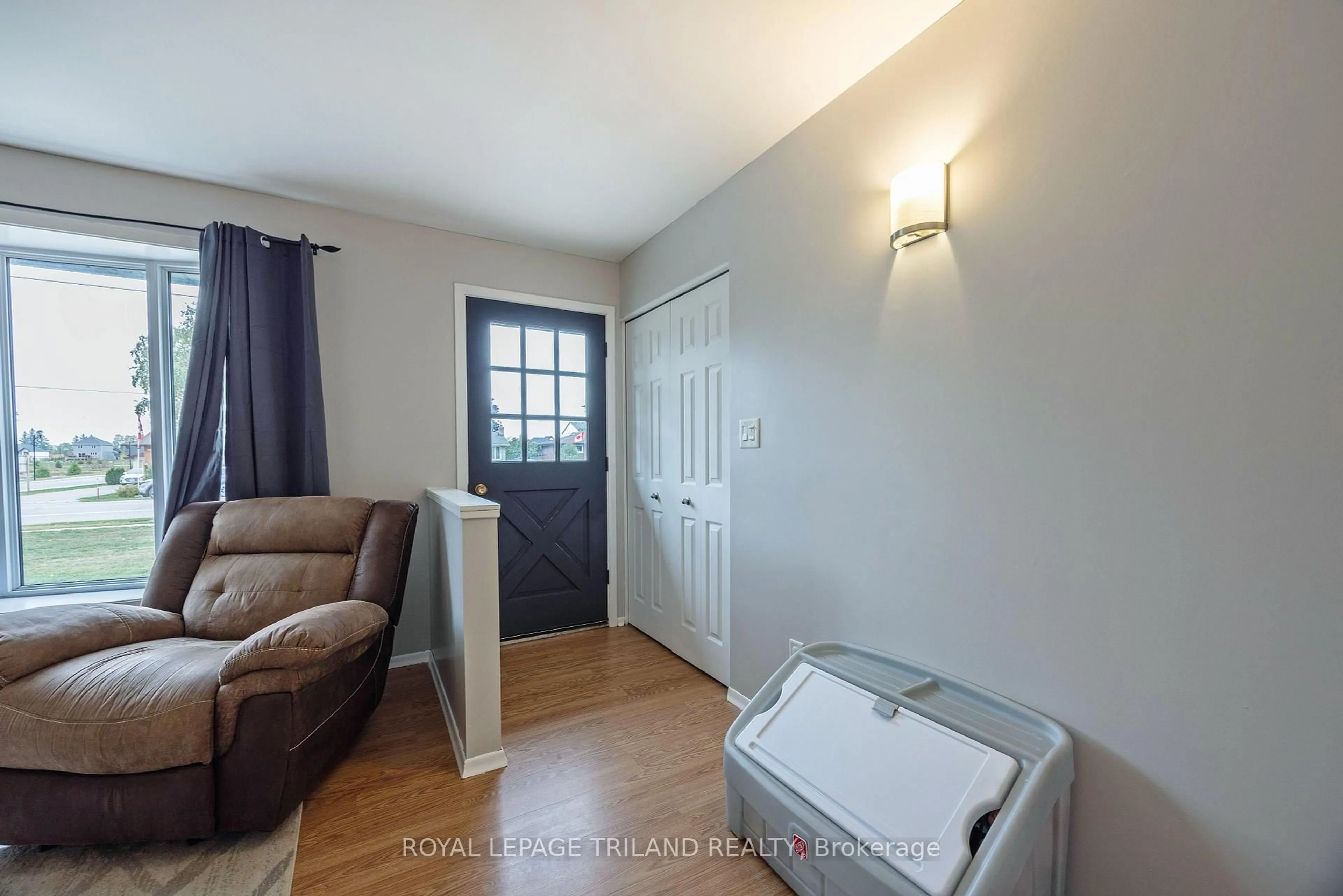 A pic of a room for 177 Queen St, North Middlesex Ontario N0M 1A0