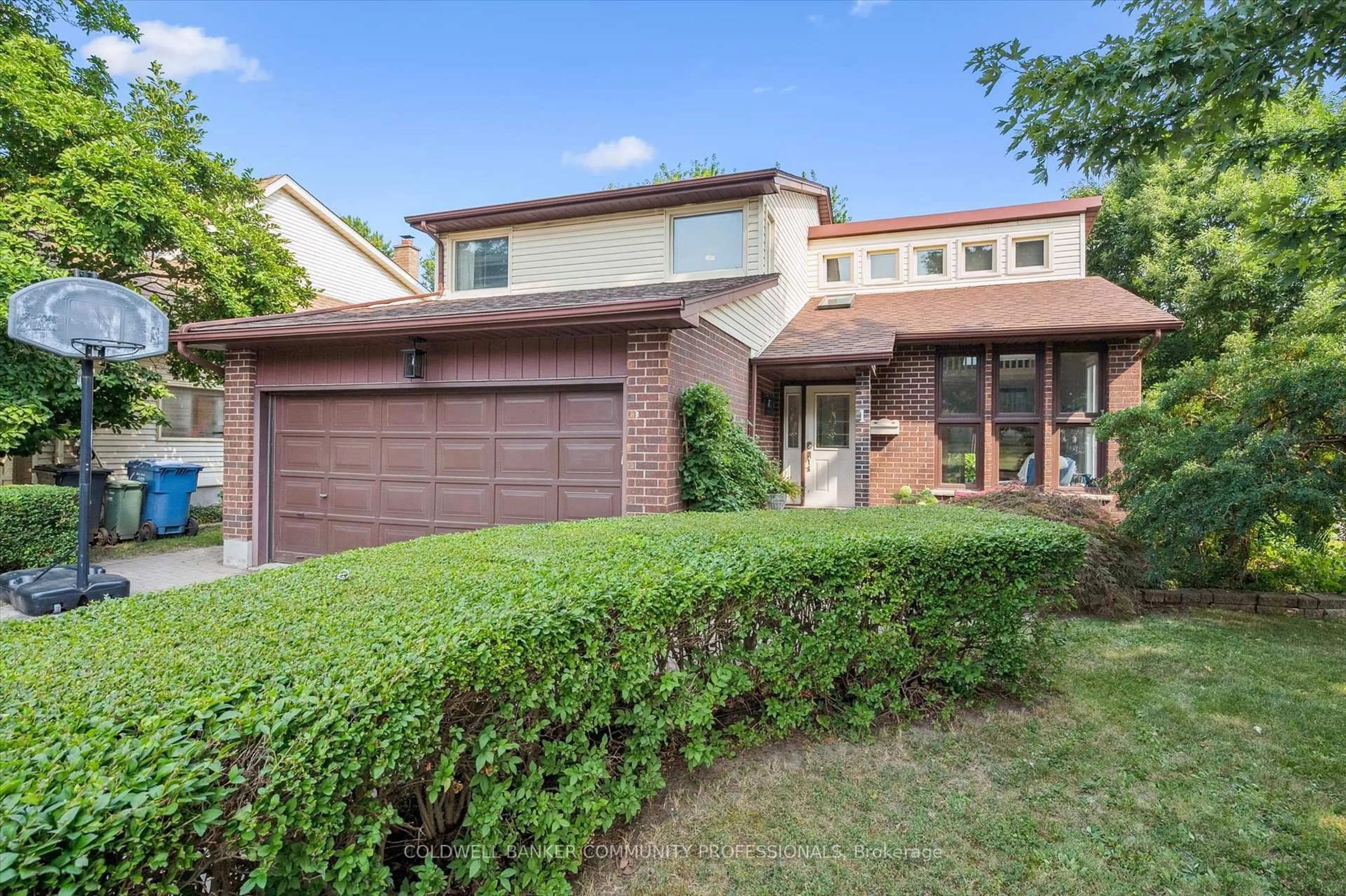 Home with brick exterior material, street for 1 Thornhill Dr, Guelph Ontario N1H 7Z6