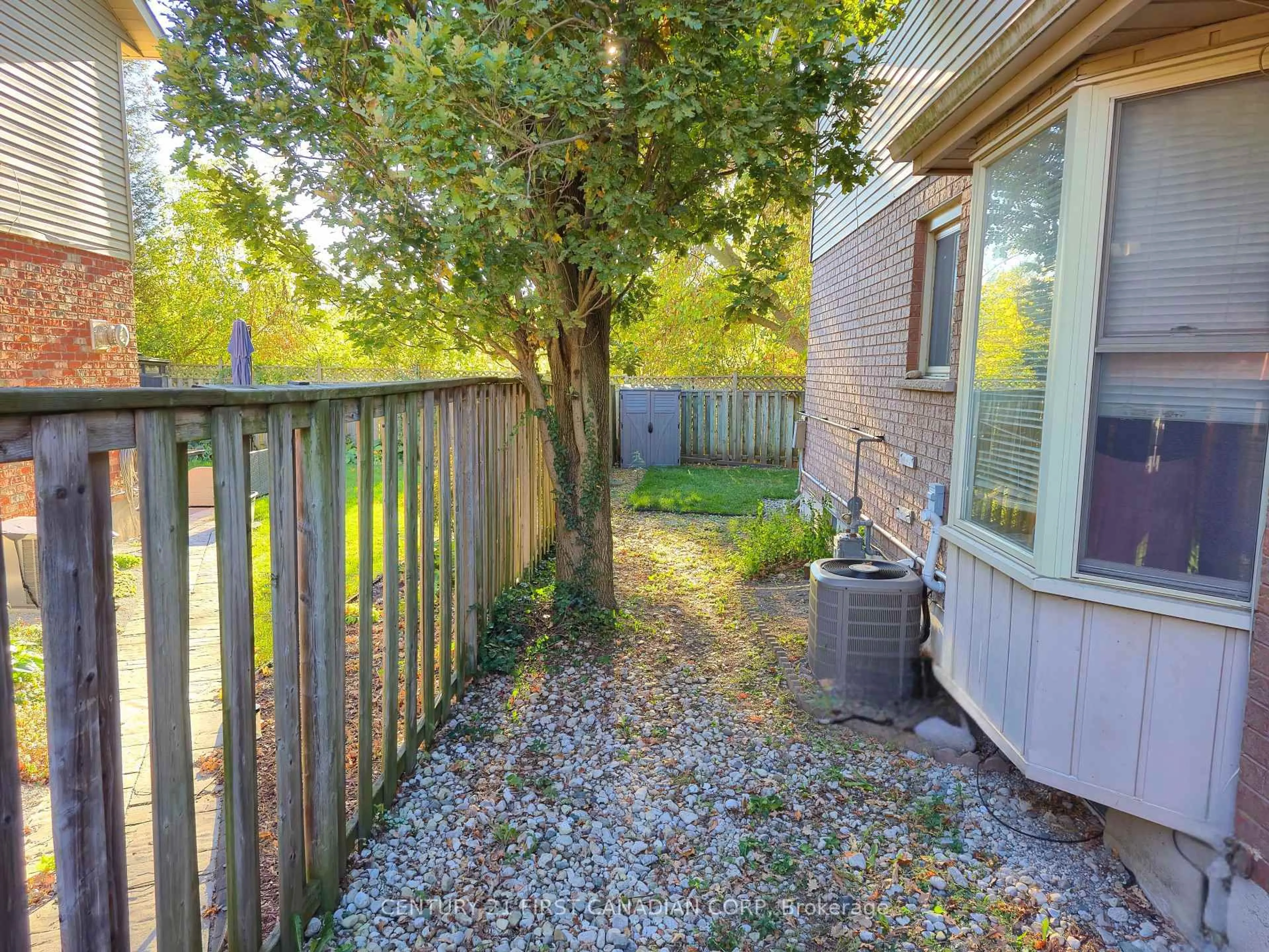 Patio, unknown for 15 Mohican Dr, Woodstock Ontario N4T 1H4