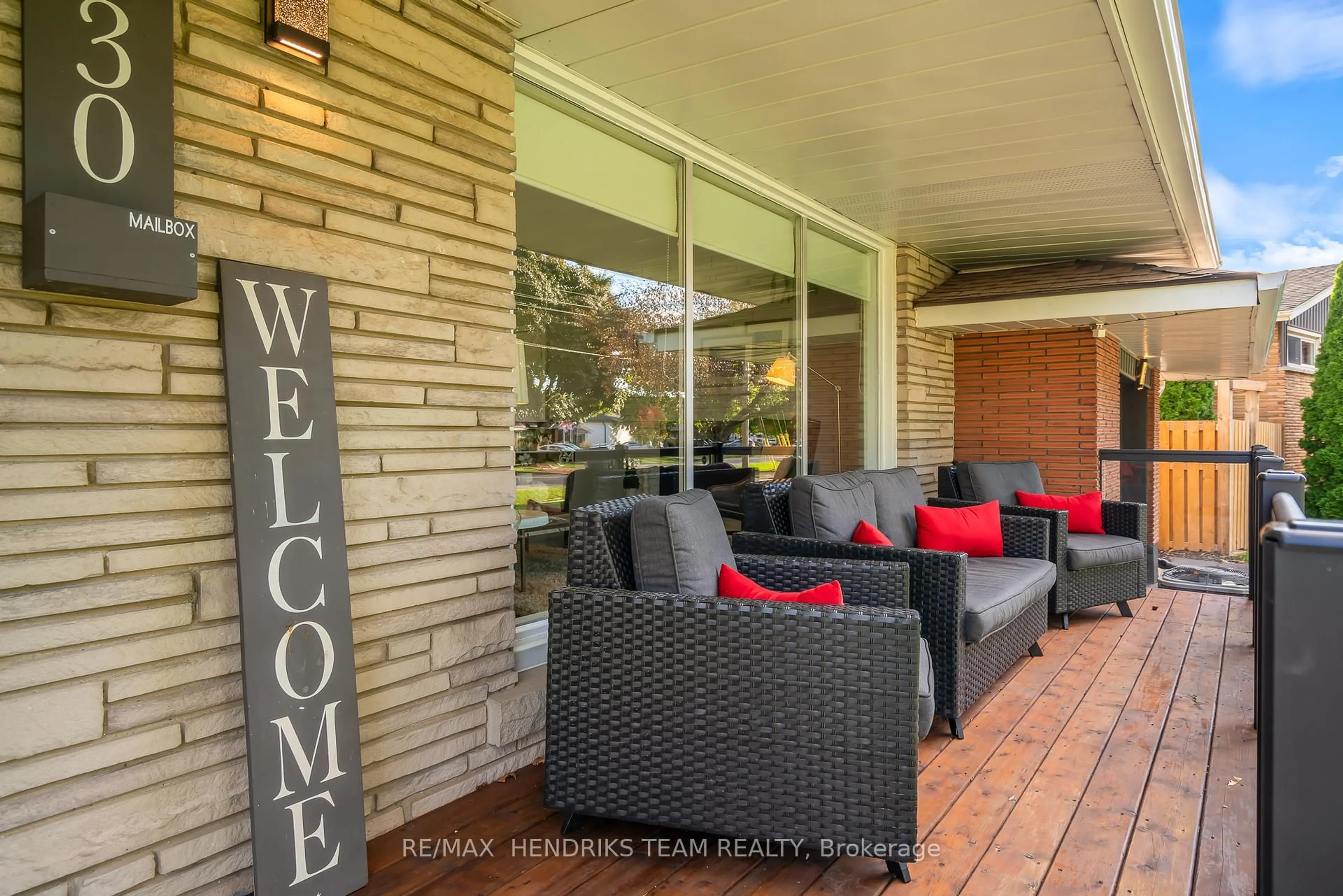 Patio, street for 30 Bessborough Dr, St. Catharines Ontario L2M 3G4