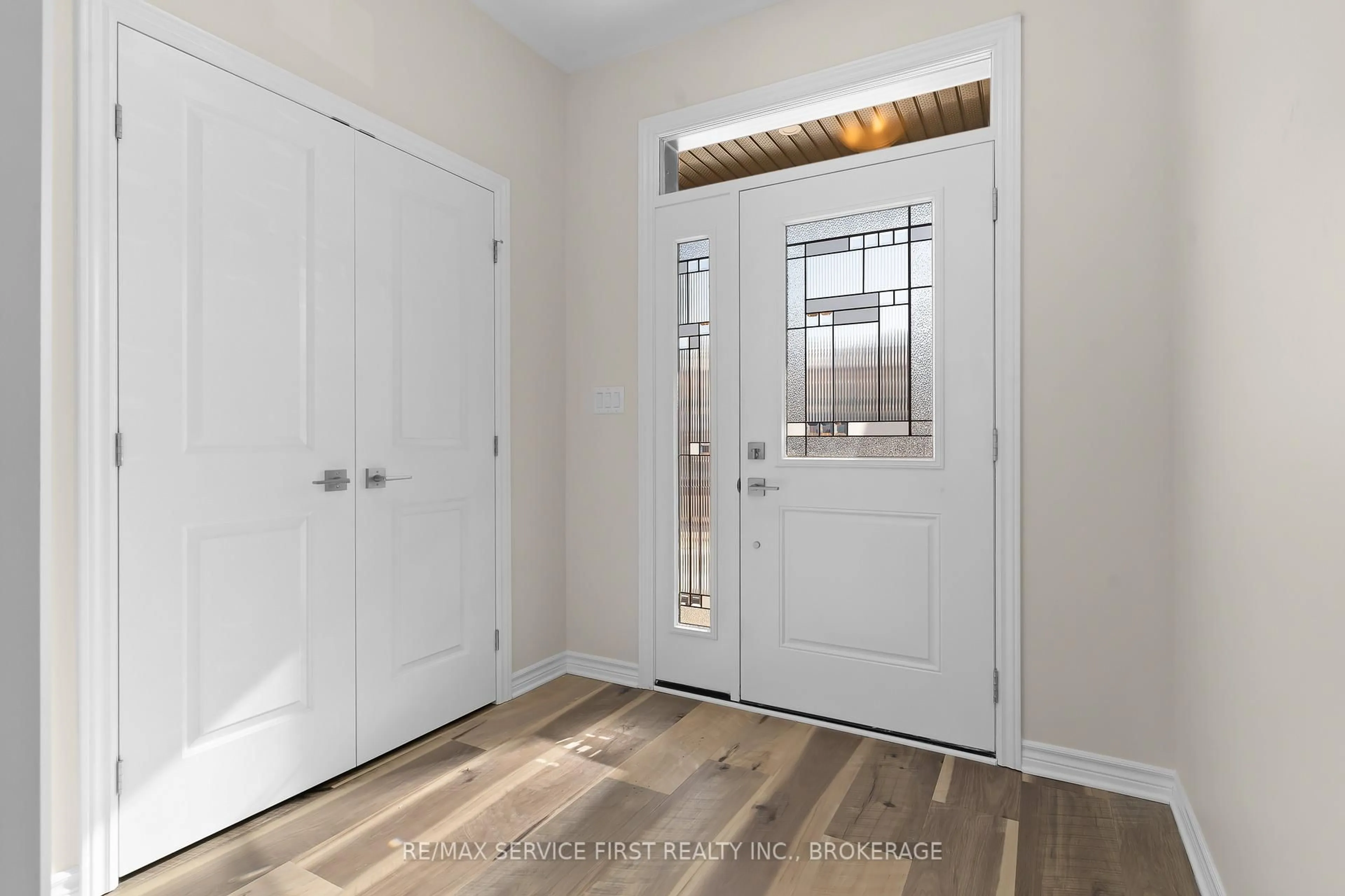 Indoor entryway for 1722 Monica Dr, Kingston Ontario K7P 0S9