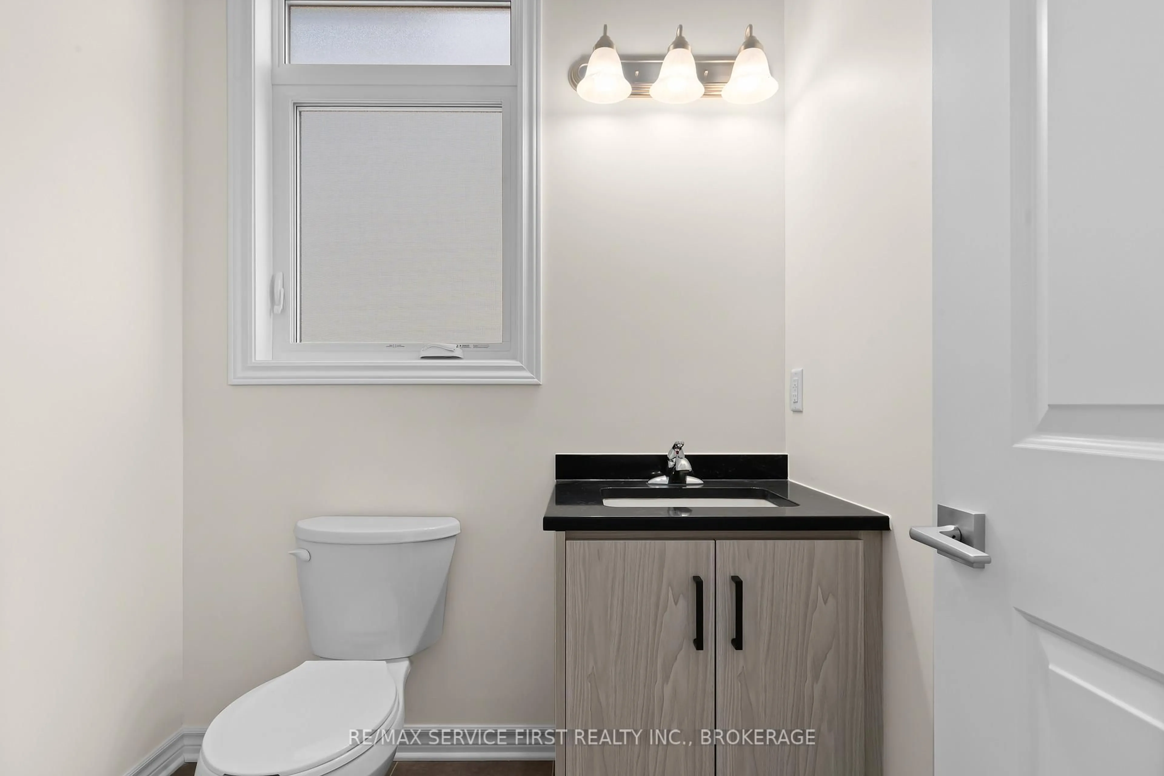 Standard bathroom, ceramic/tile floor for 1722 Monica Dr, Kingston Ontario K7P 0S9