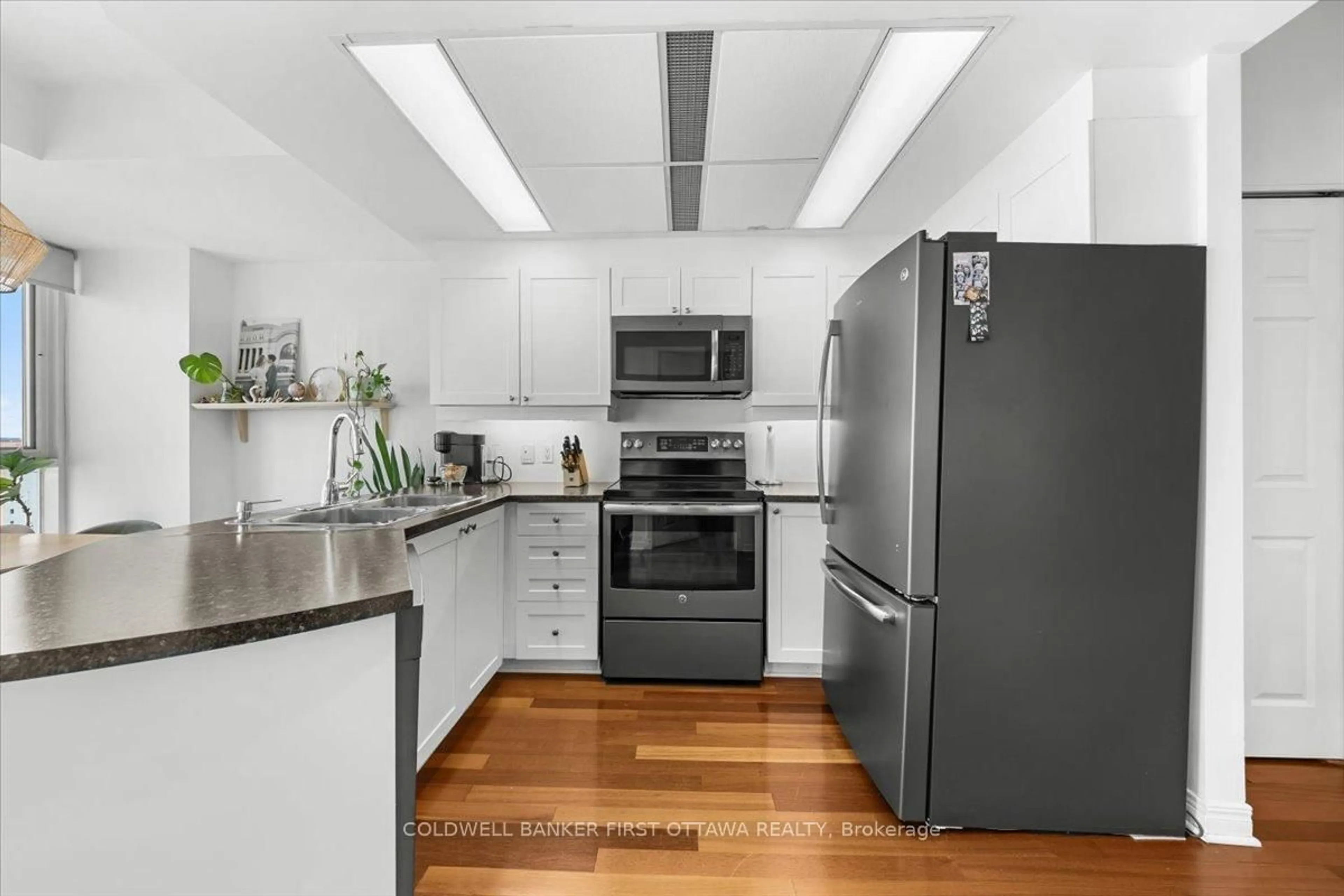 Standard kitchen, unknown for 134 YORK St #1108, Ottawa Ontario K1N 1K8
