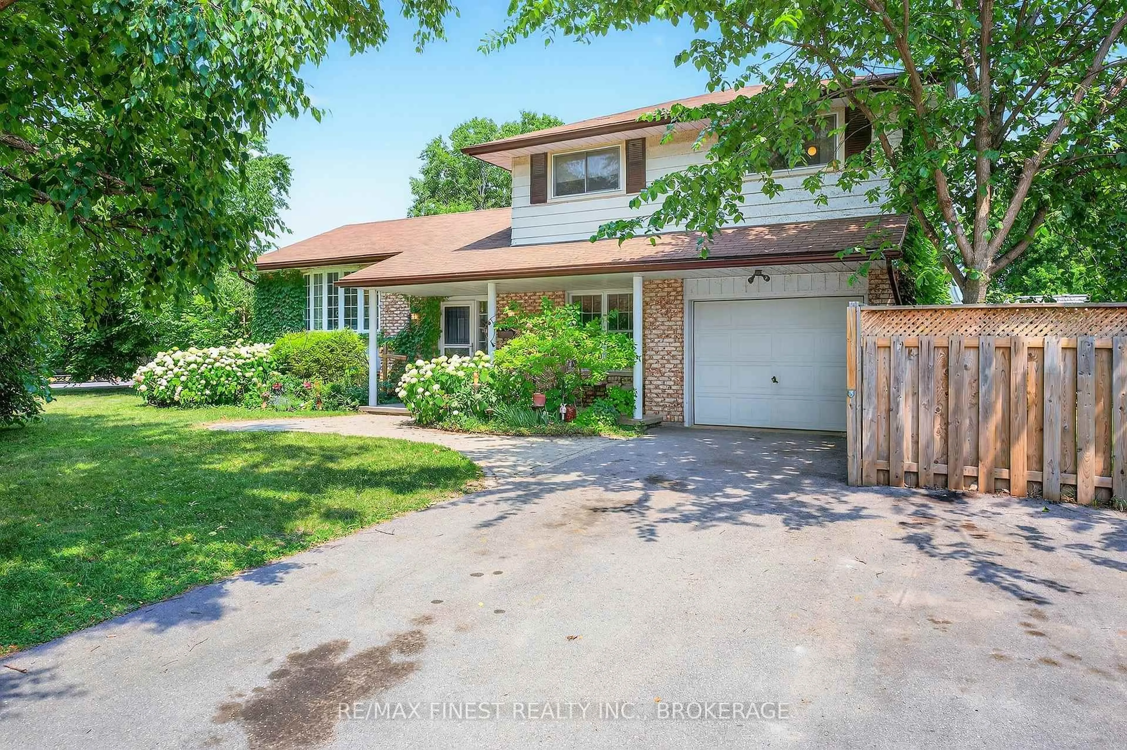 A pic from outside/outdoor area/front of a property/back of a property/a pic from drone, street for 23 Diamond Cres, Belleville Ontario K8N 5G5
