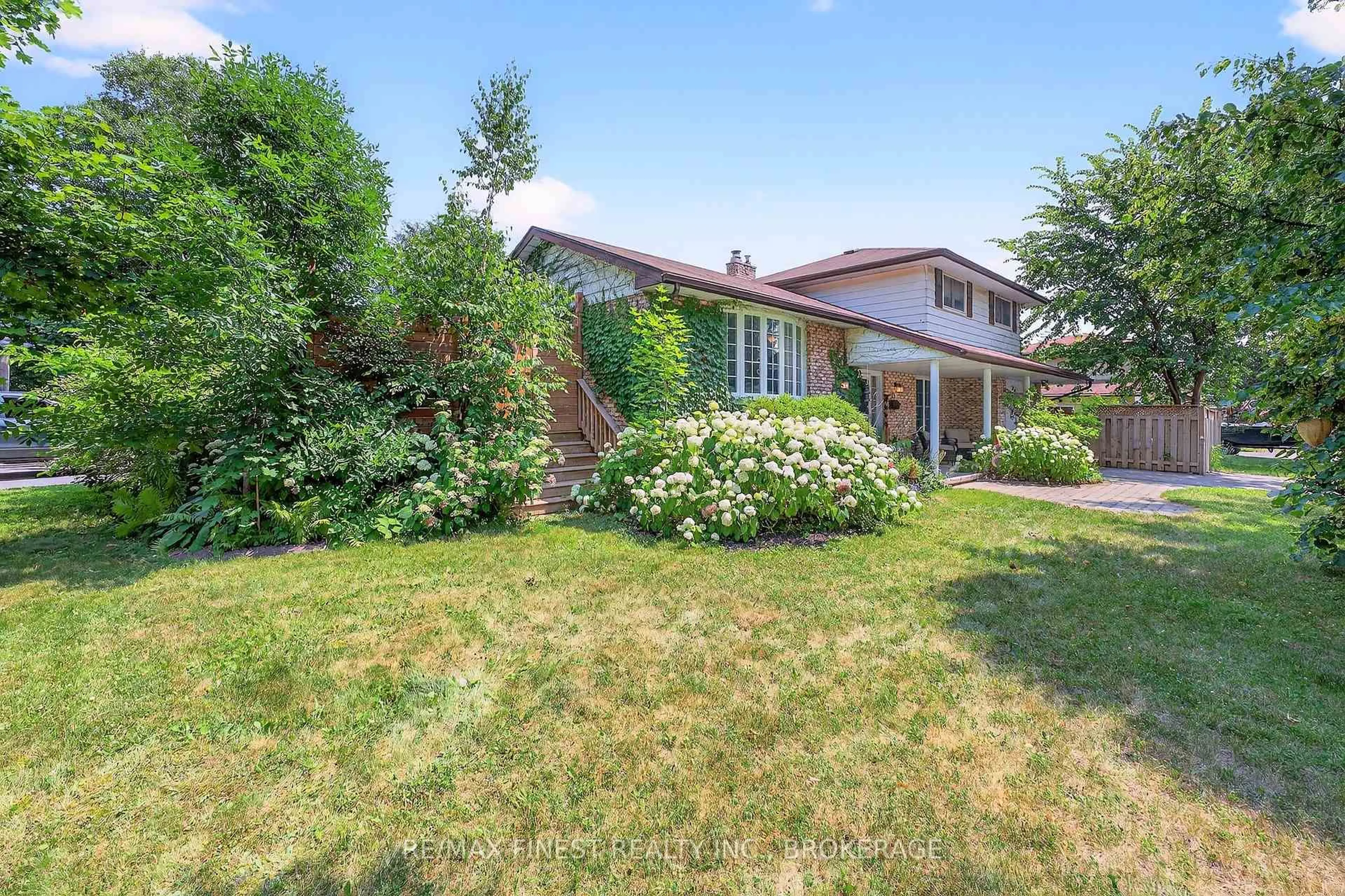 A pic from outside/outdoor area/front of a property/back of a property/a pic from drone, street for 23 Diamond Cres, Belleville Ontario K8N 5G5