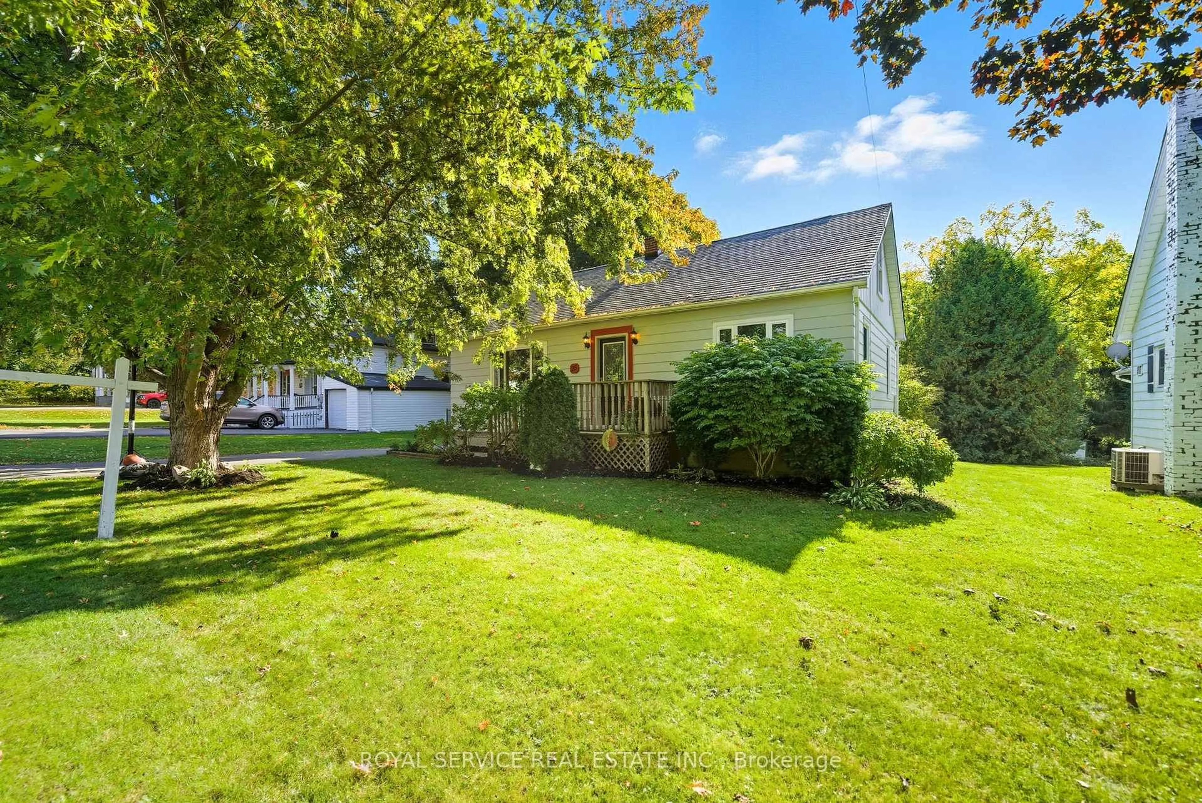 A pic from outside/outdoor area/front of a property/back of a property/a pic from drone, street for 25 King St, Cramahe Ontario K0K 1S0