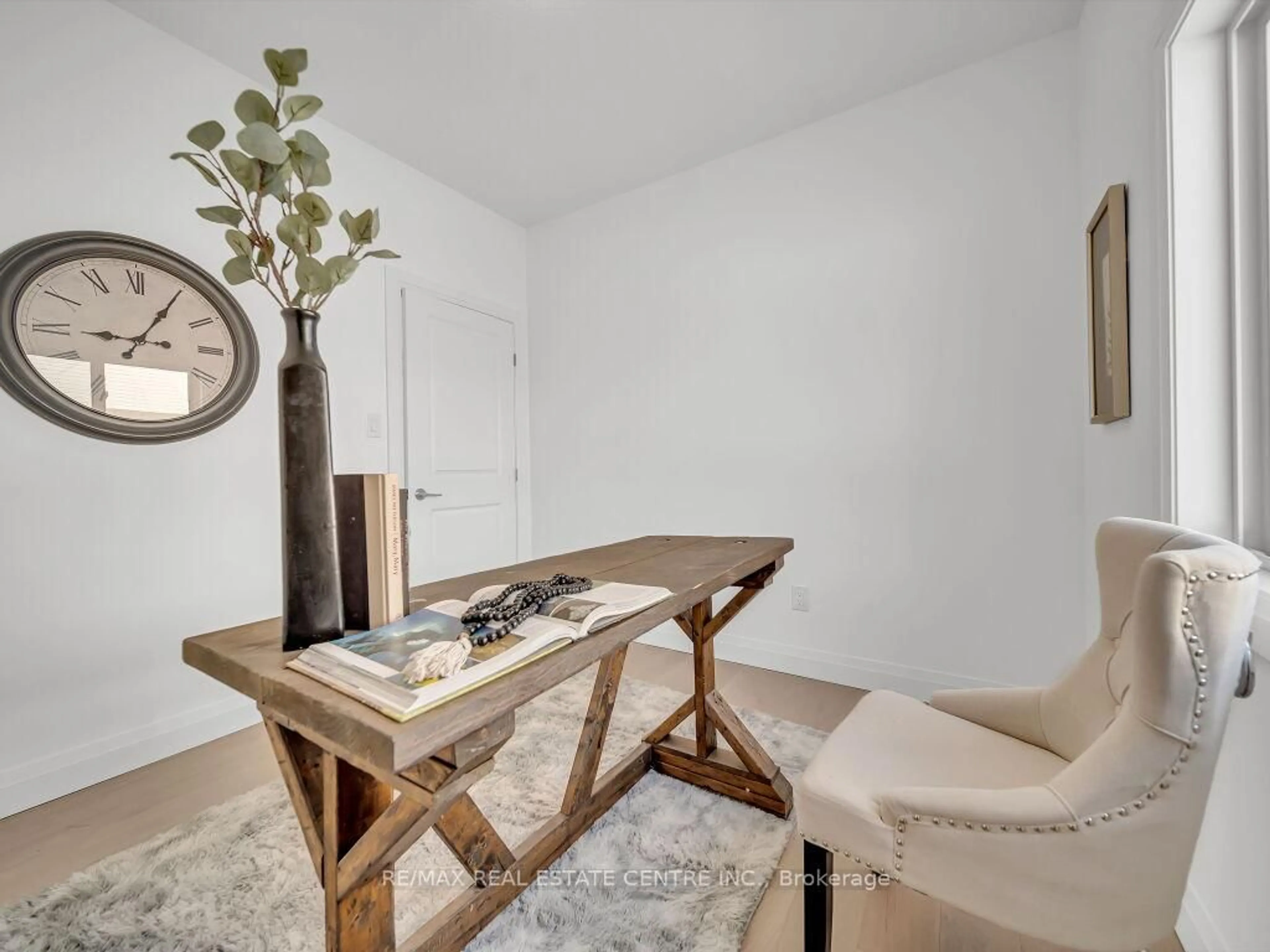 Indoor entryway for 845 Darnley Blvd #LOT 25, London South Ontario N6M 0L9