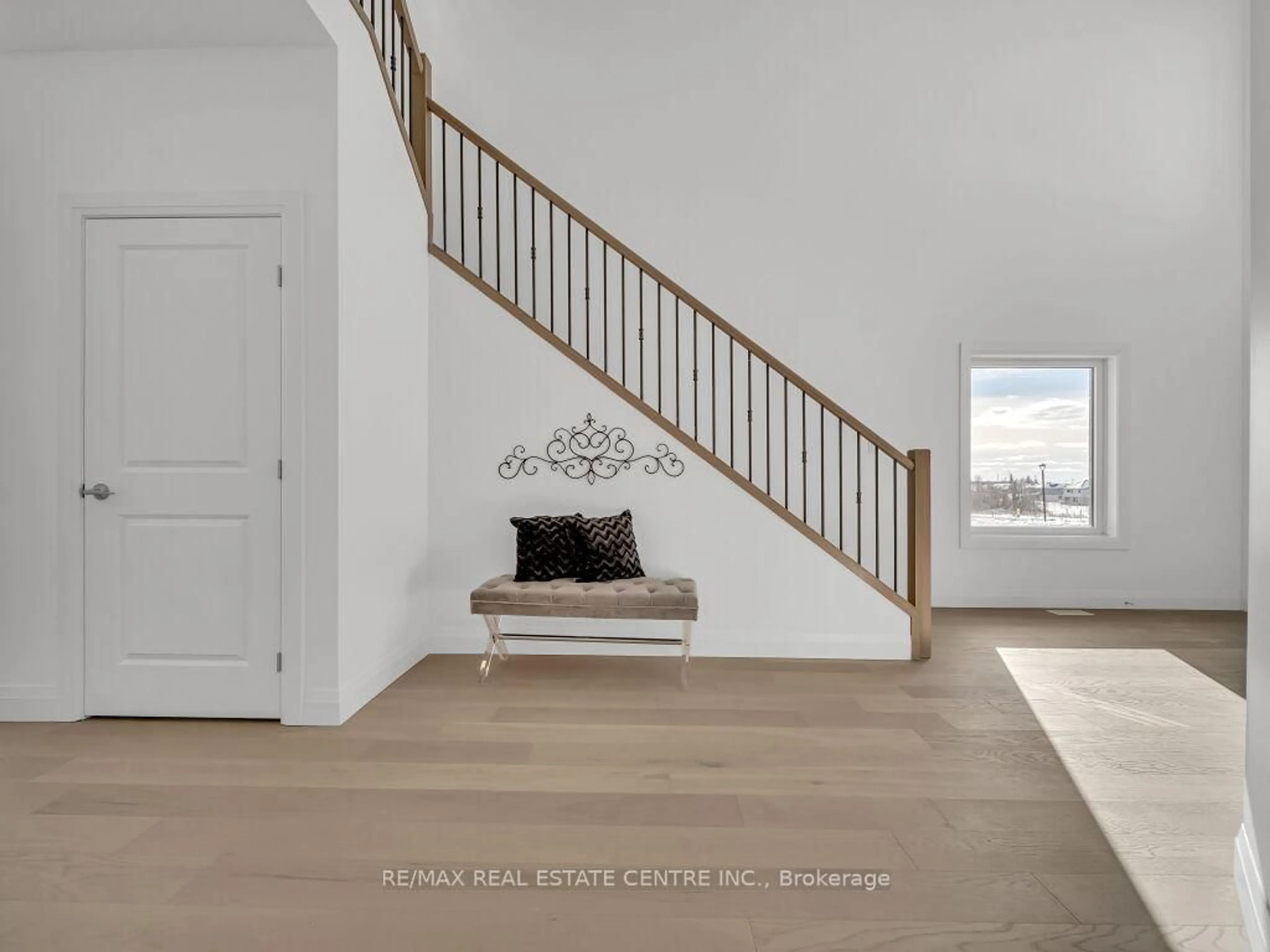 Indoor entryway for 845 Darnley Blvd #LOT 25, London South Ontario N6M 0L9