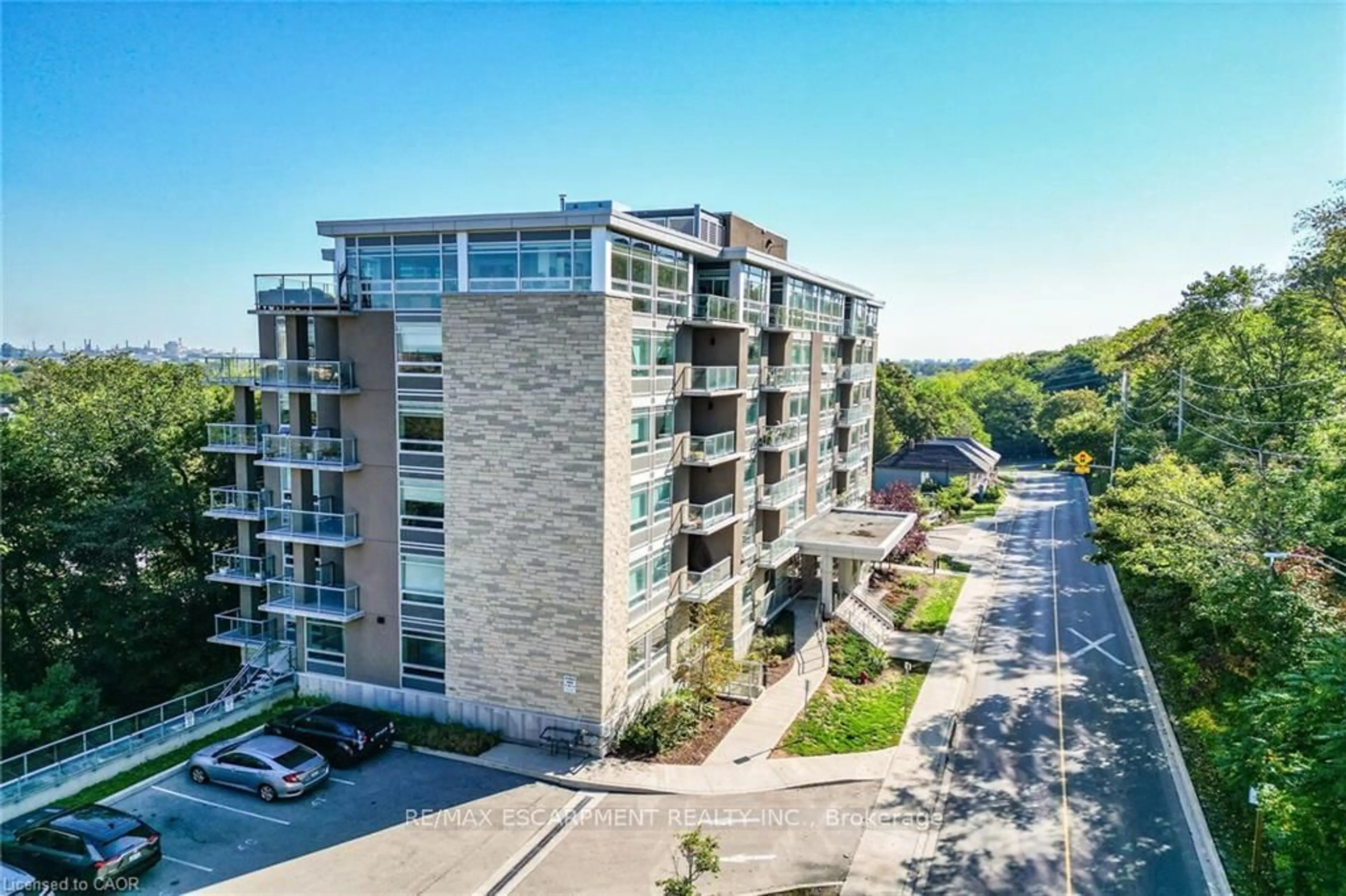 A pic from outside/outdoor area/front of a property/back of a property/a pic from drone, building for 479 Charlton Ave #410, Hamilton Ontario L8N 0B4