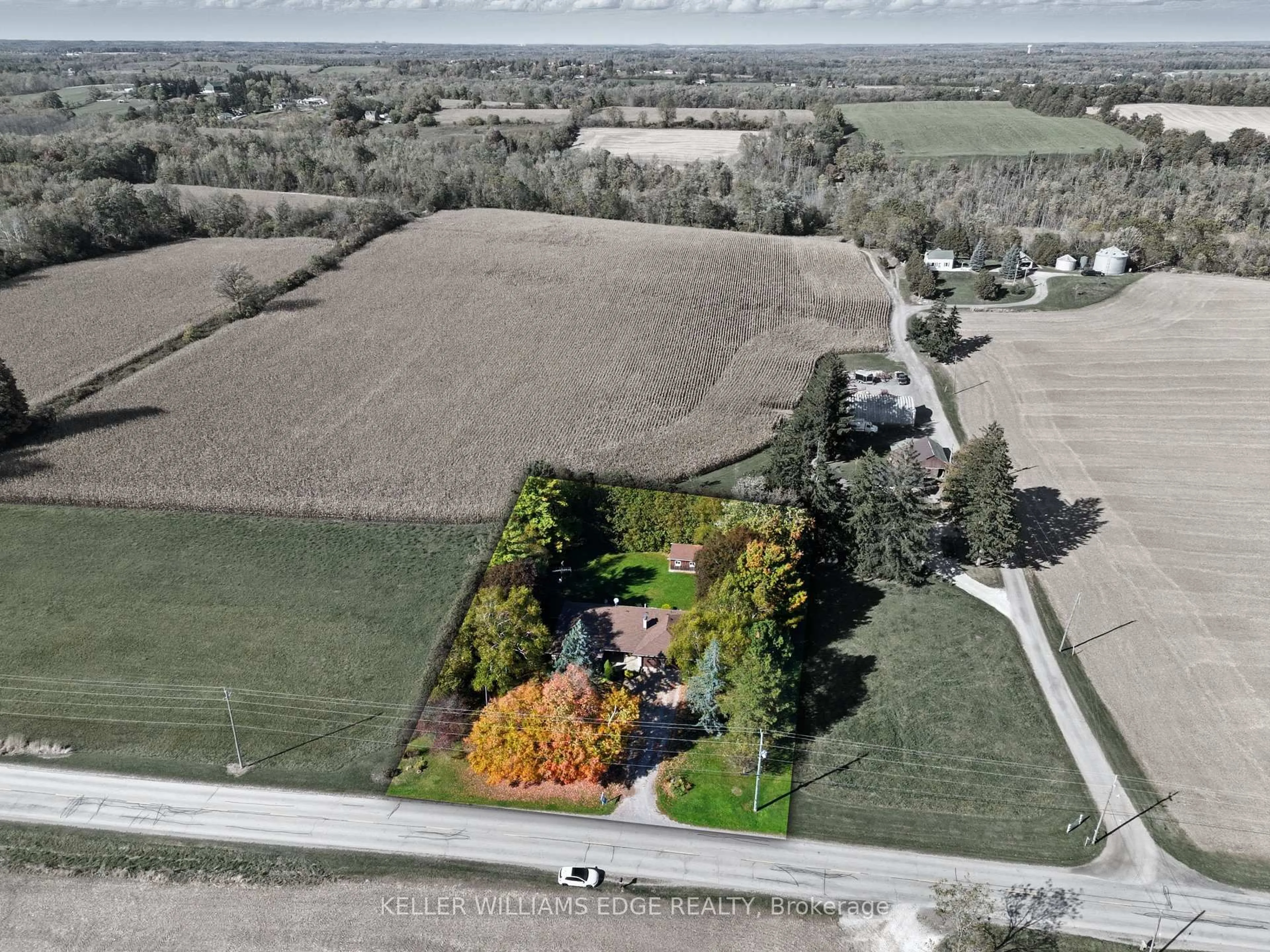 A pic from outside/outdoor area/front of a property/back of a property/a pic from drone, street for 1043 Safari Rd, Hamilton Ontario L0R 1V0