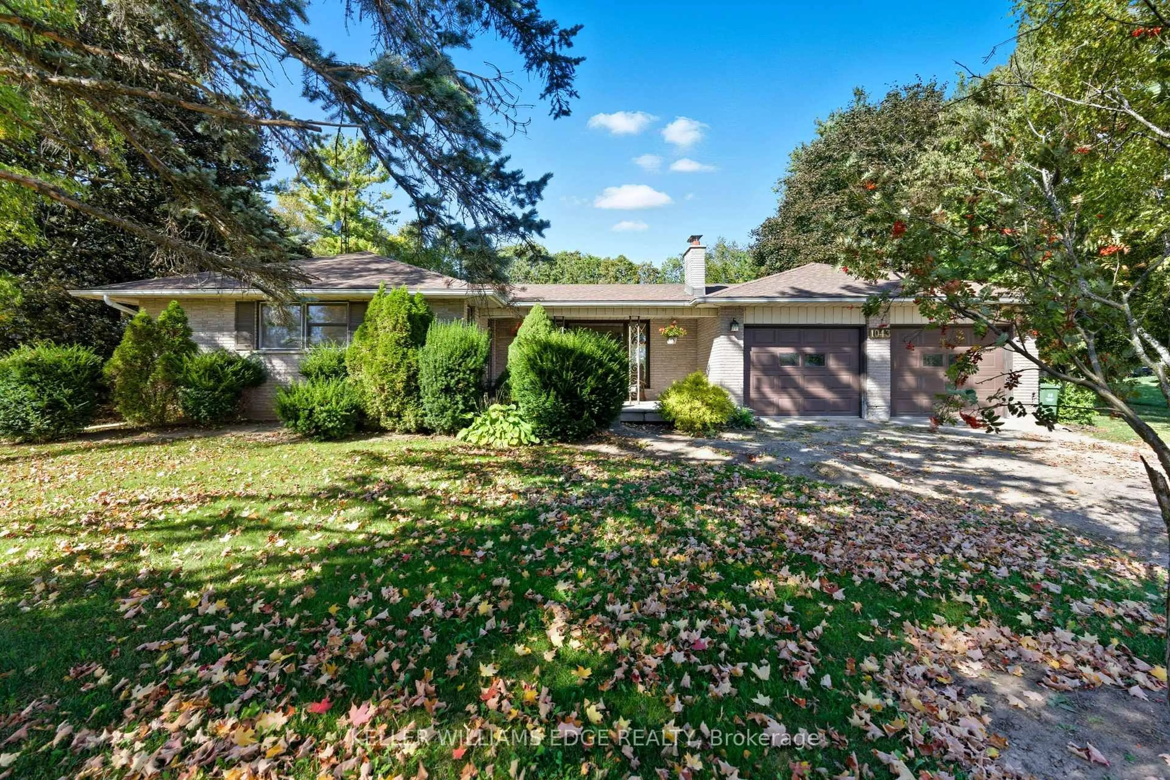 A pic from outside/outdoor area/front of a property/back of a property/a pic from drone, street for 1043 Safari Rd, Hamilton Ontario L0R 1V0