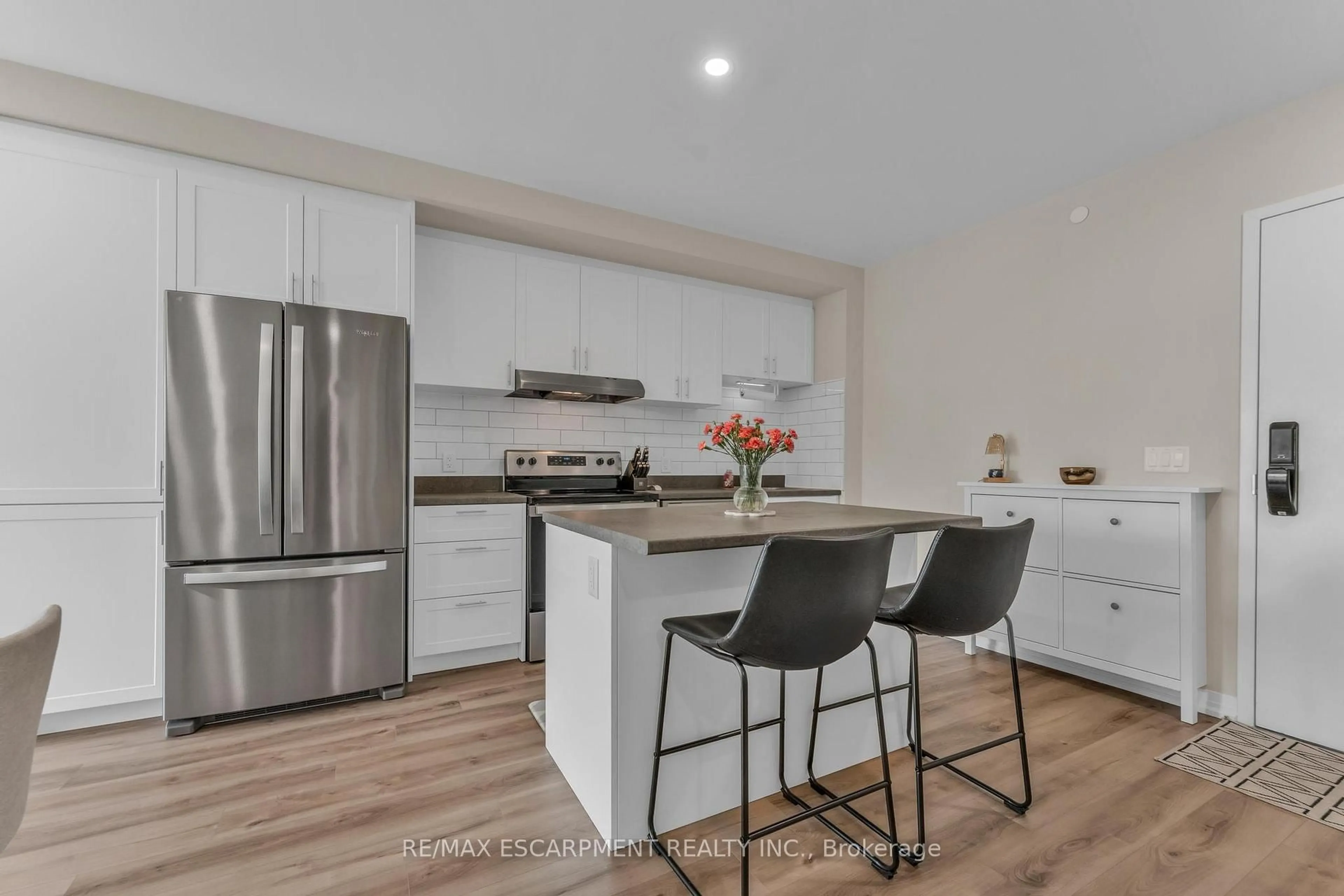 Open concept kitchen, unknown for 50 Herrick Ave #231, St. Catharines Ontario L2P 0G3