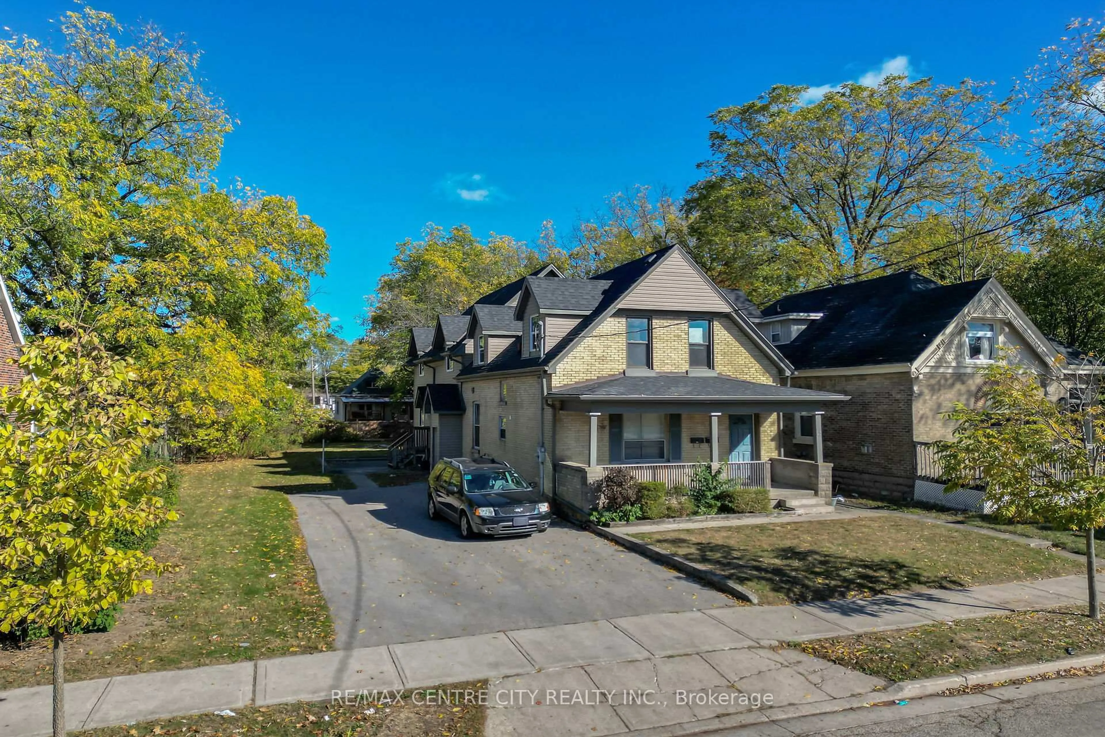 A pic from outside/outdoor area/front of a property/back of a property/a pic from drone, street for 23 St Patrick St, London North Ontario N6H 1P5