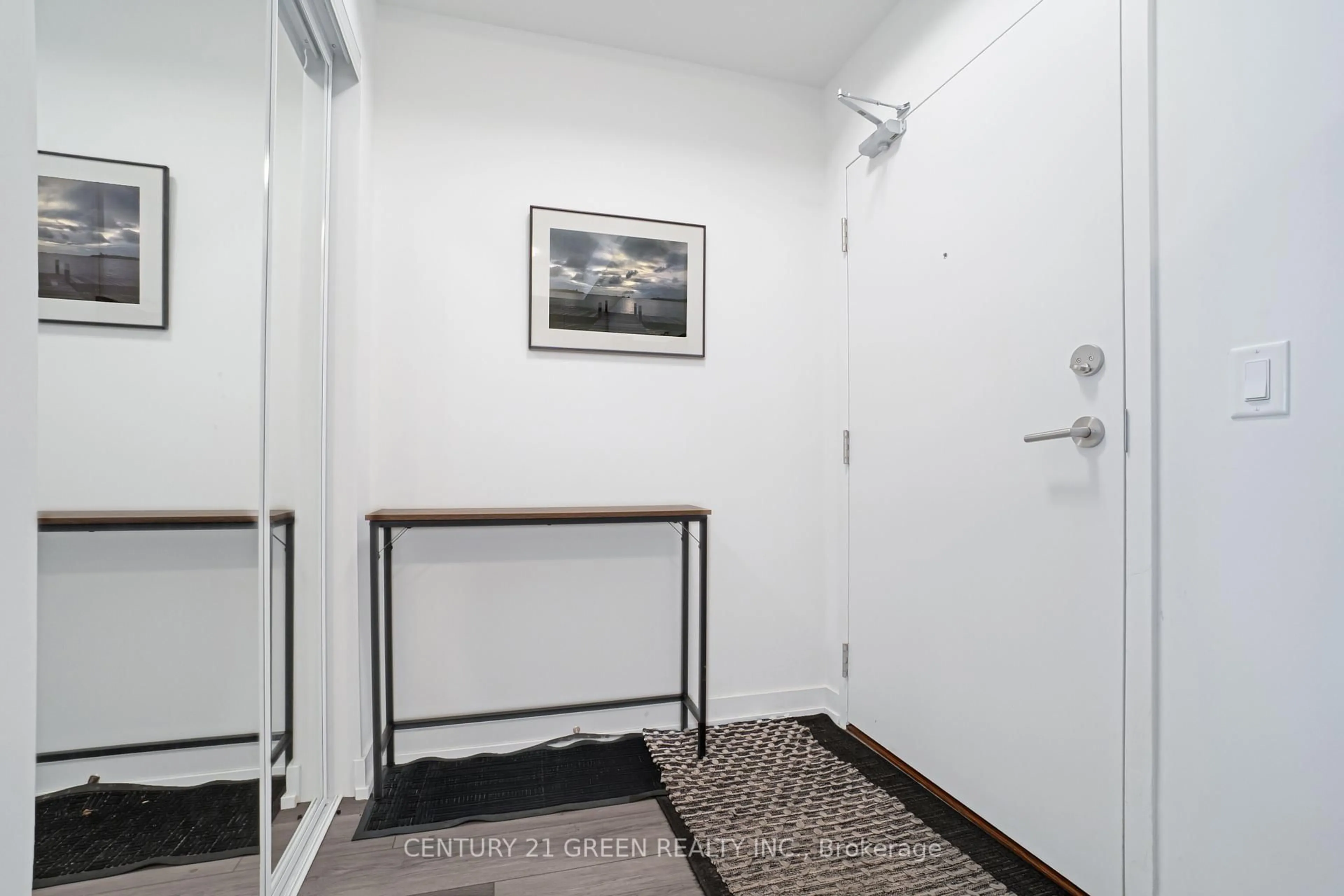Indoor foyer for 255 Northfield Dr #407, Waterloo Ontario N2K 0G5