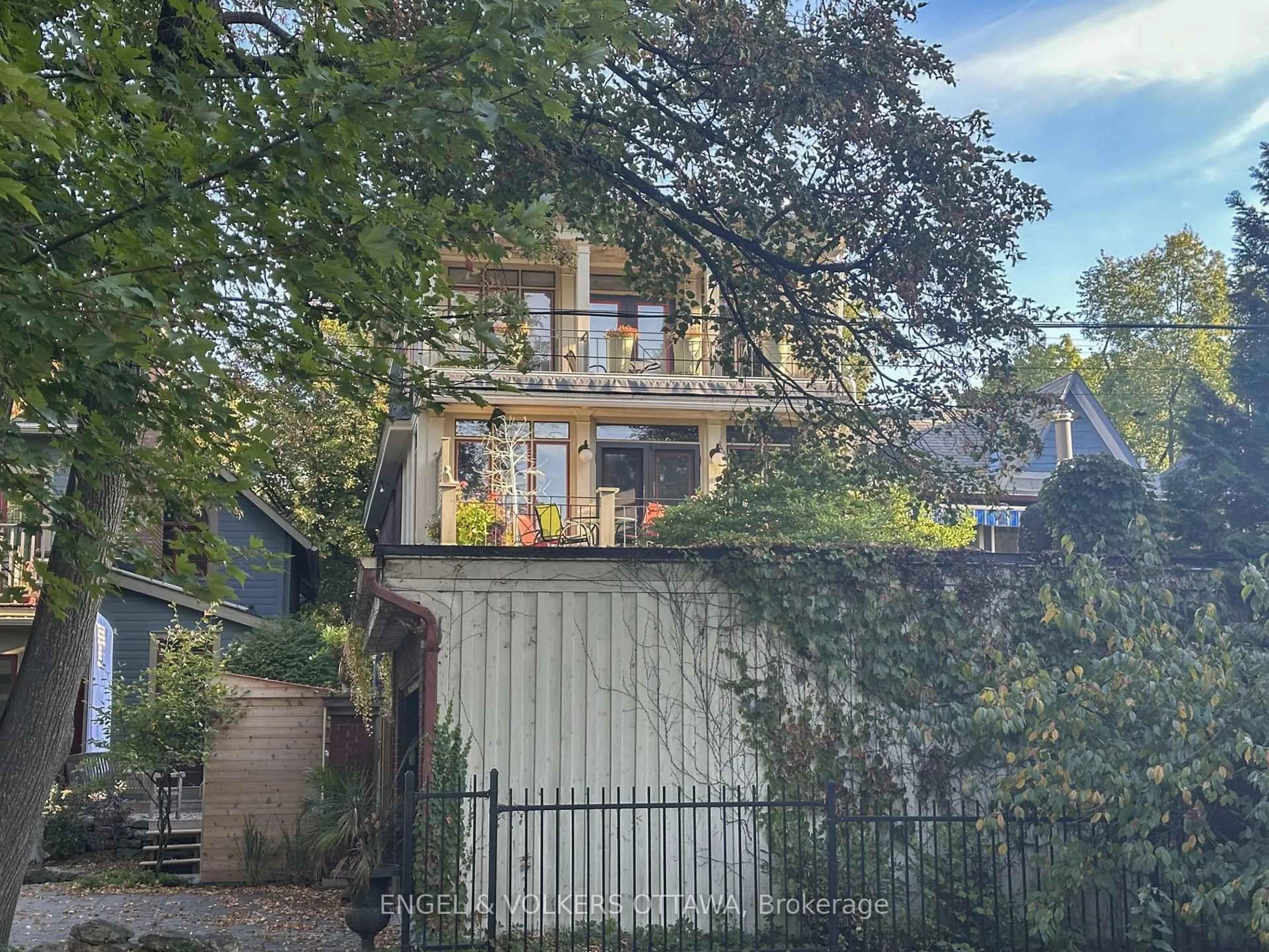 A pic from outside/outdoor area/front of a property/back of a property/a pic from drone, street for 105 Stanley Ave, Ottawa Ontario K1M 1N8