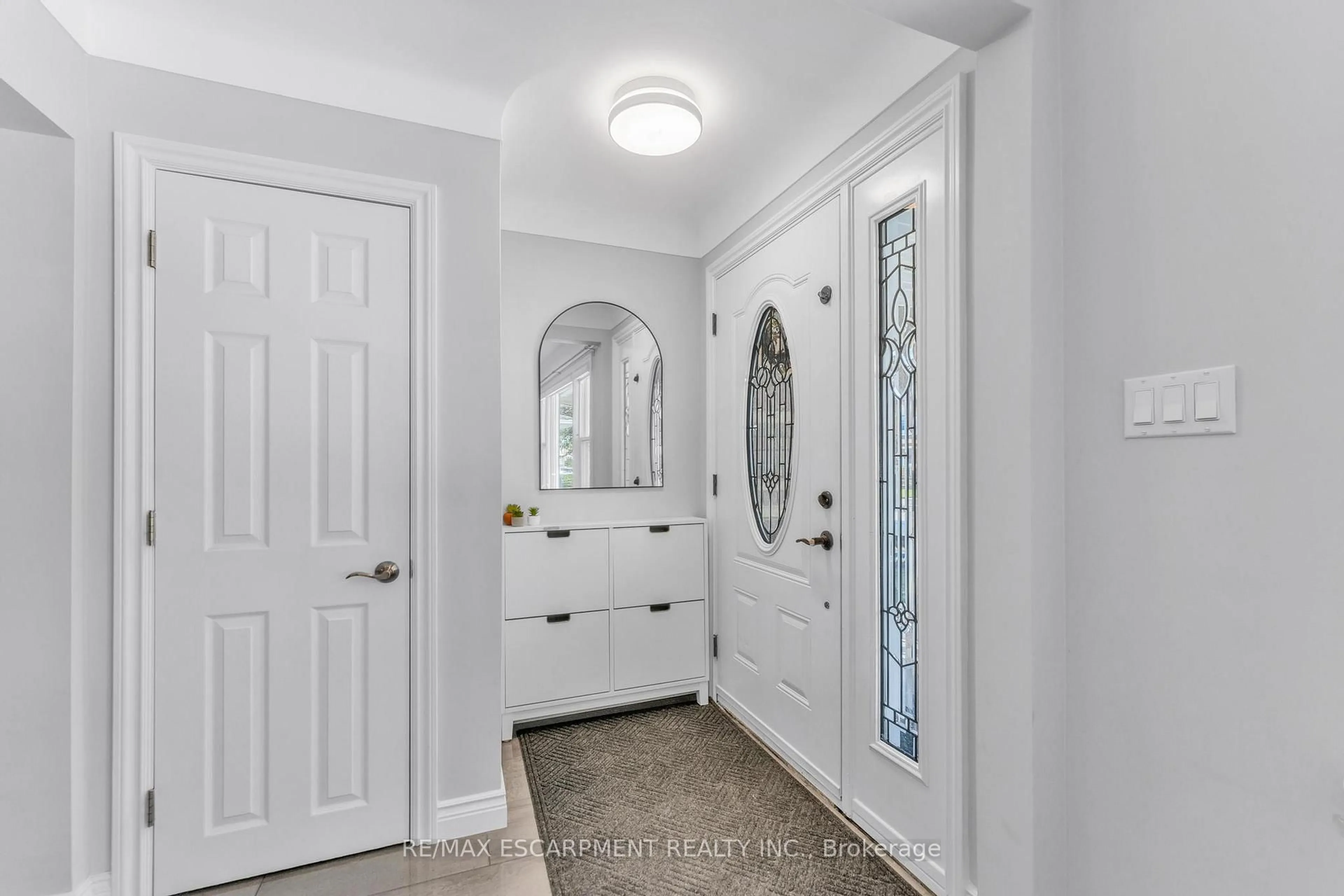 Indoor entryway for 75 Cloverdale Ave, Hamilton Ontario L8K 4M2