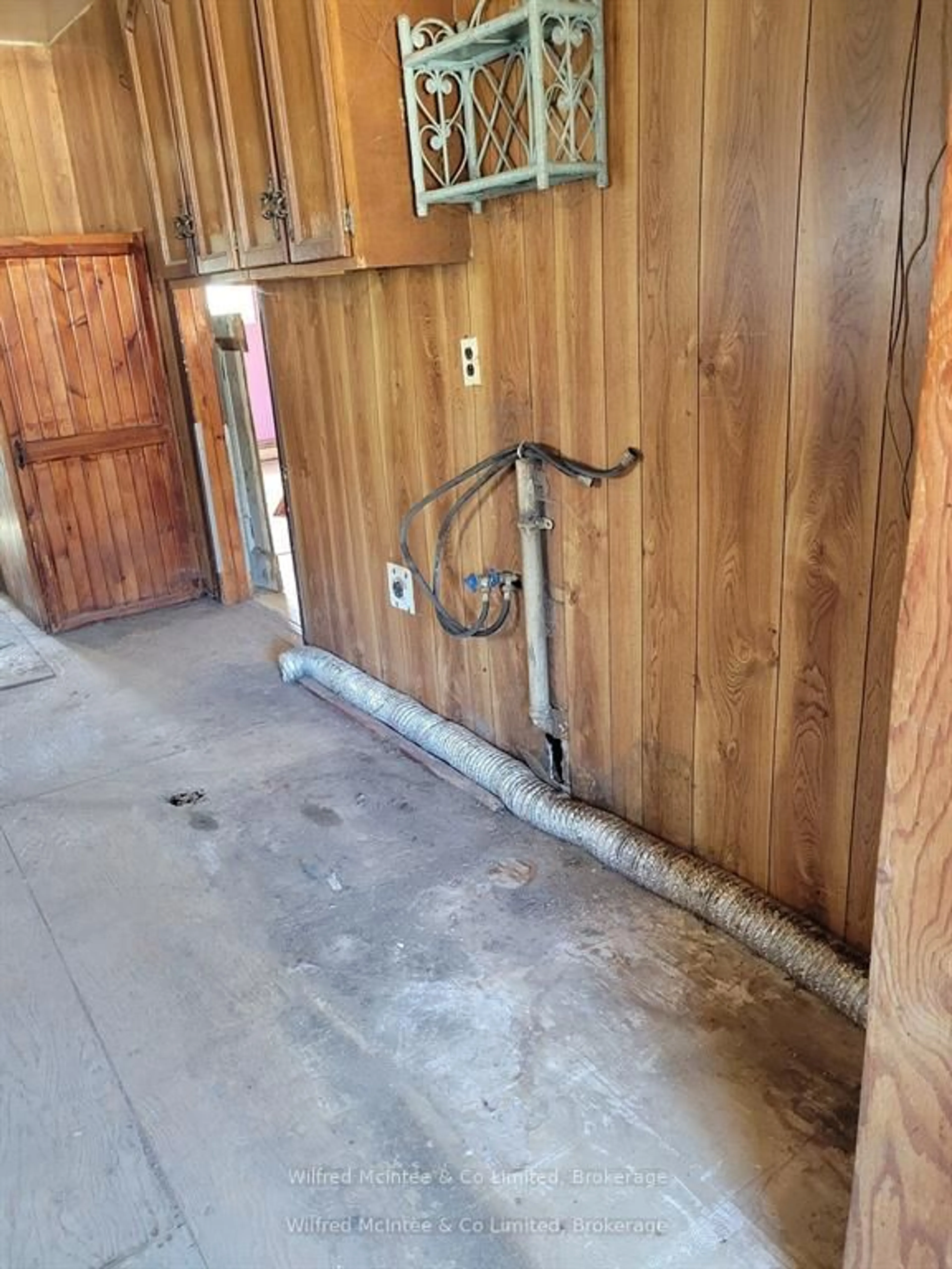 Indoor entryway for 444 CHEPSTOW Rd, Brockton Ontario N0G 1K0