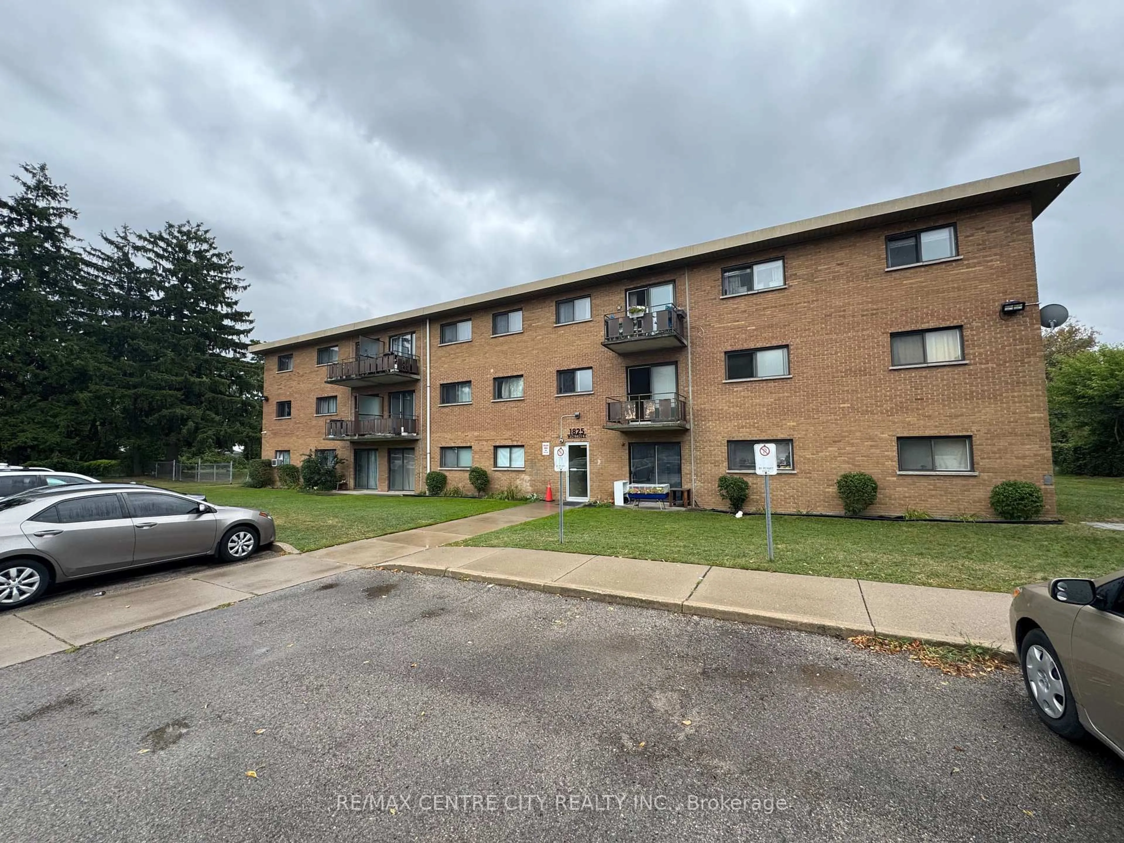 A pic from outside/outdoor area/front of a property/back of a property/a pic from drone, unknown for 1825 Whitney St #307, London East Ontario N5W 2W3