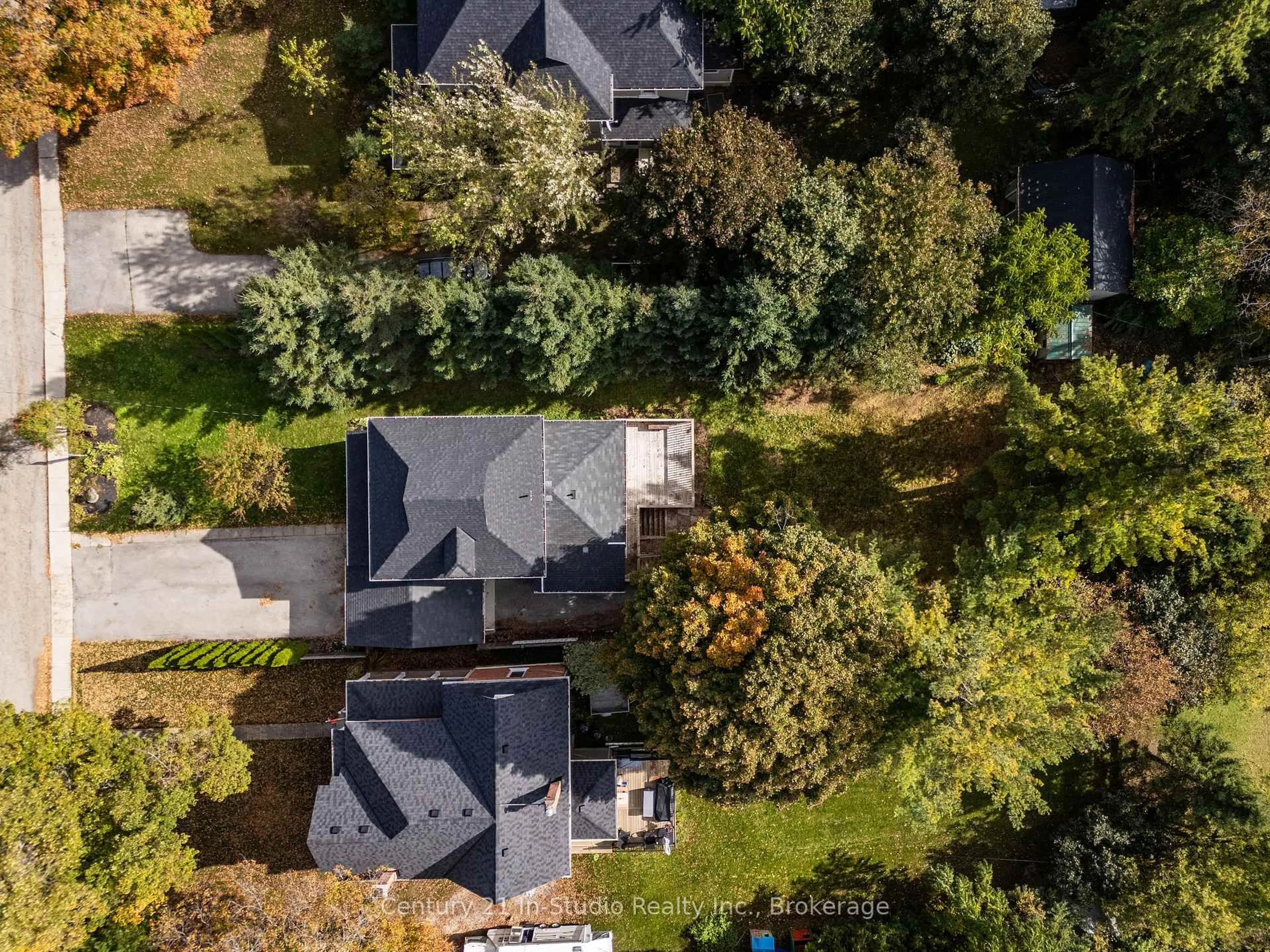 A pic from outside/outdoor area/front of a property/back of a property/a pic from drone, unknown for 26 Wellington Ave, Grey Highlands Ontario N0C 1H0