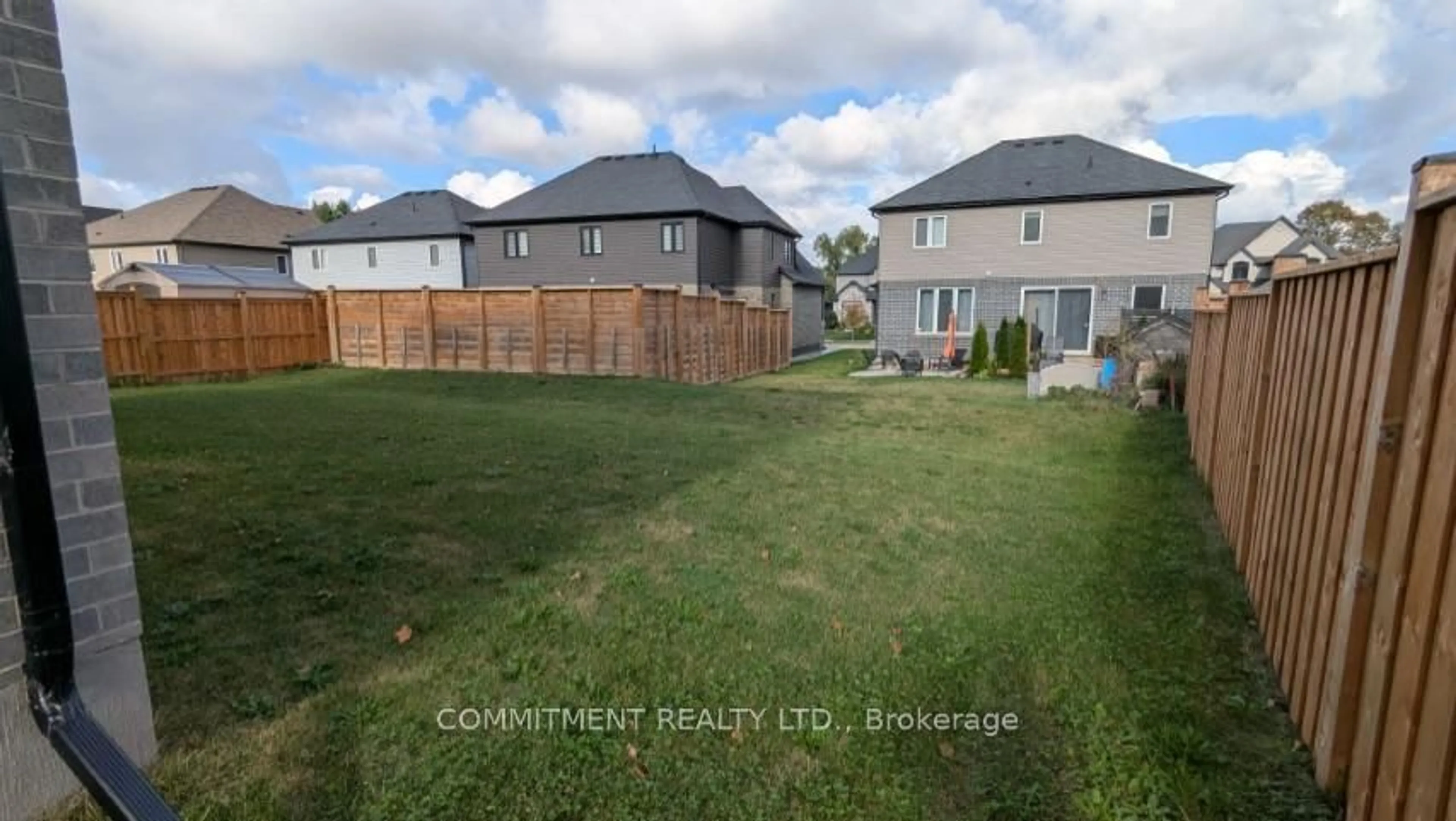 A pic from outside/outdoor area/front of a property/back of a property/a pic from drone, unknown for 522 Masters Dr, Woodstock Ontario N4T 0L2