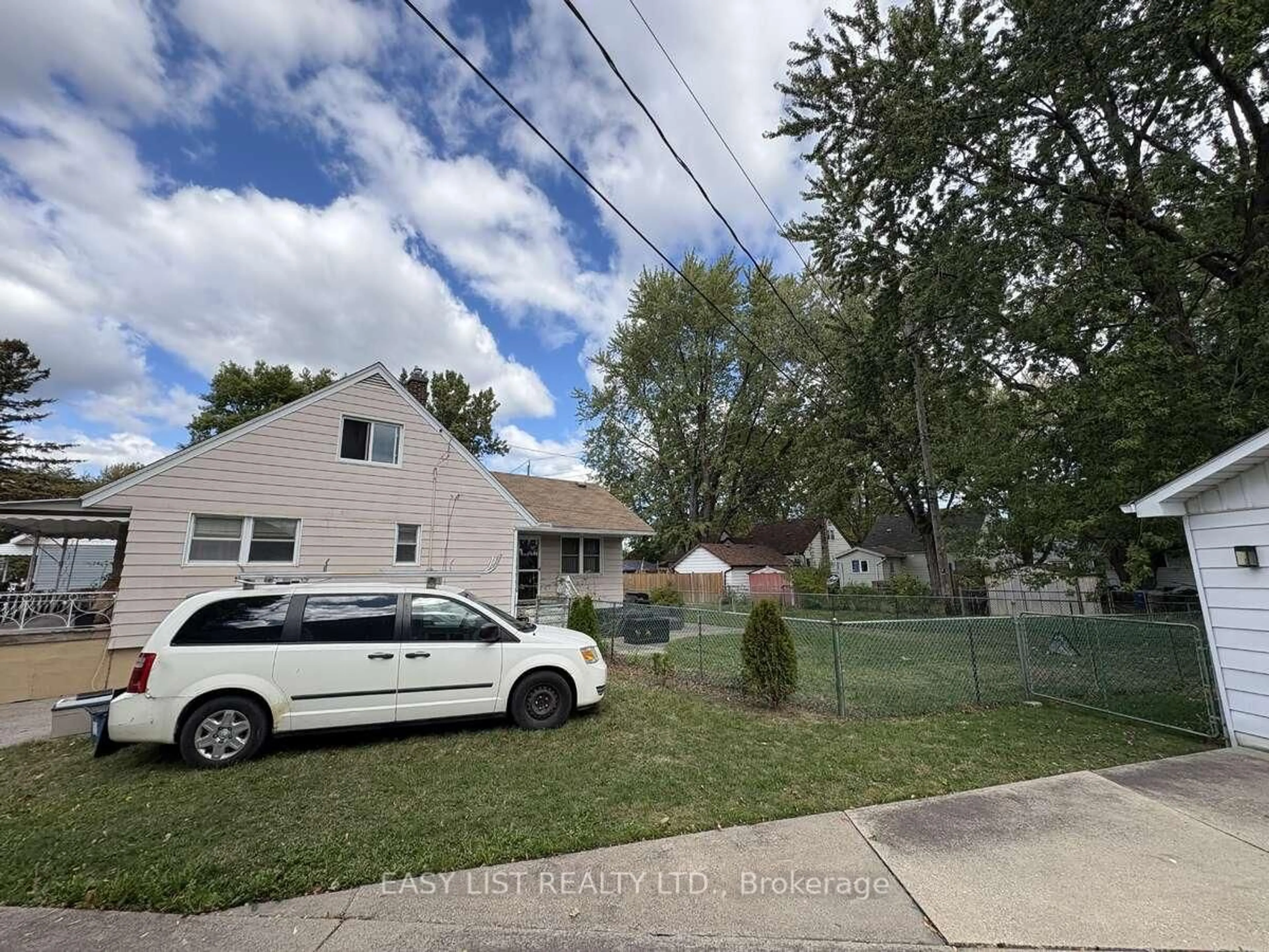 A pic from outside/outdoor area/front of a property/back of a property/a pic from drone, street for 1946 Malta Rd, Windsor Ontario N8W 4H4