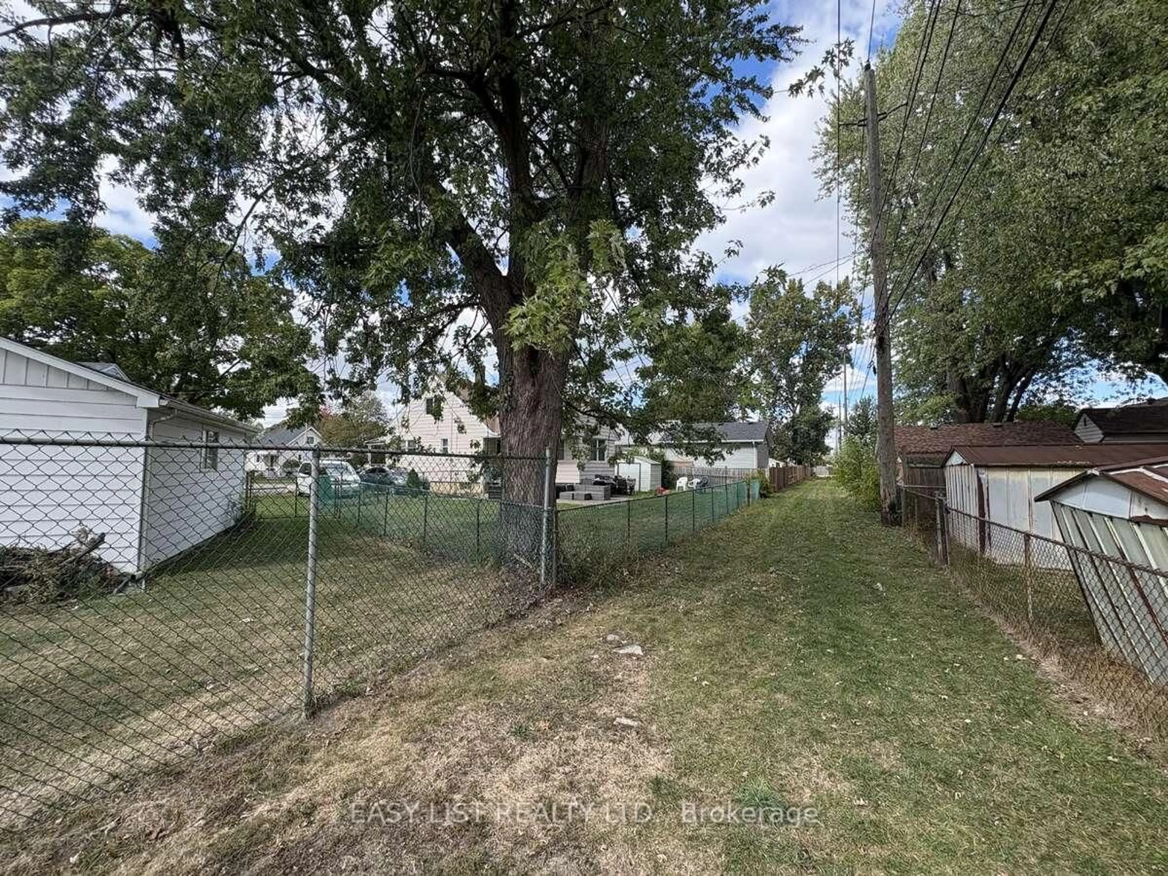 A pic from outside/outdoor area/front of a property/back of a property/a pic from drone, street for 1946 Malta Rd, Windsor Ontario N8W 4H4