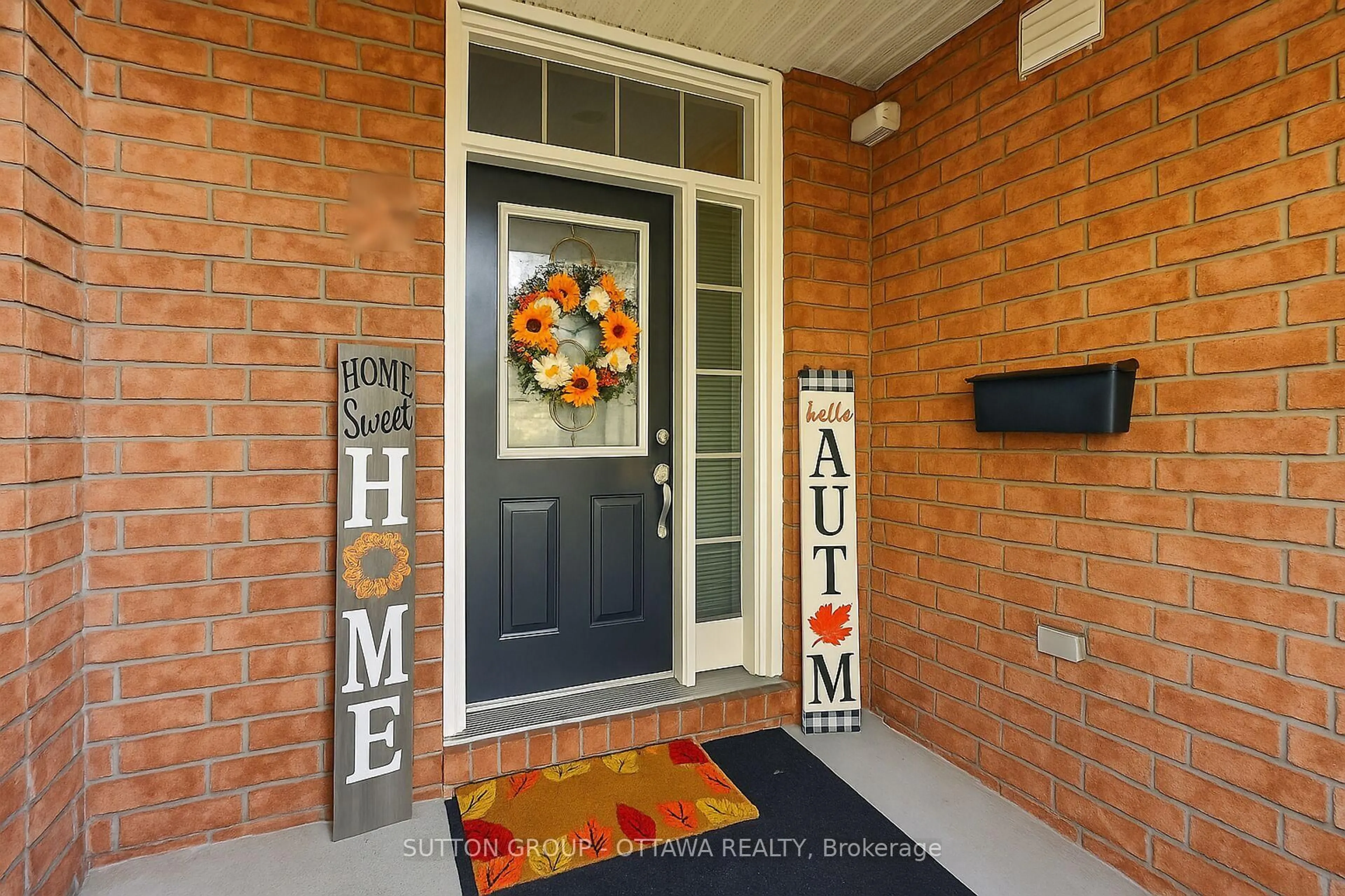 Indoor entryway for 990 Markwick Cres, Ottawa Ontario K4A 4X9