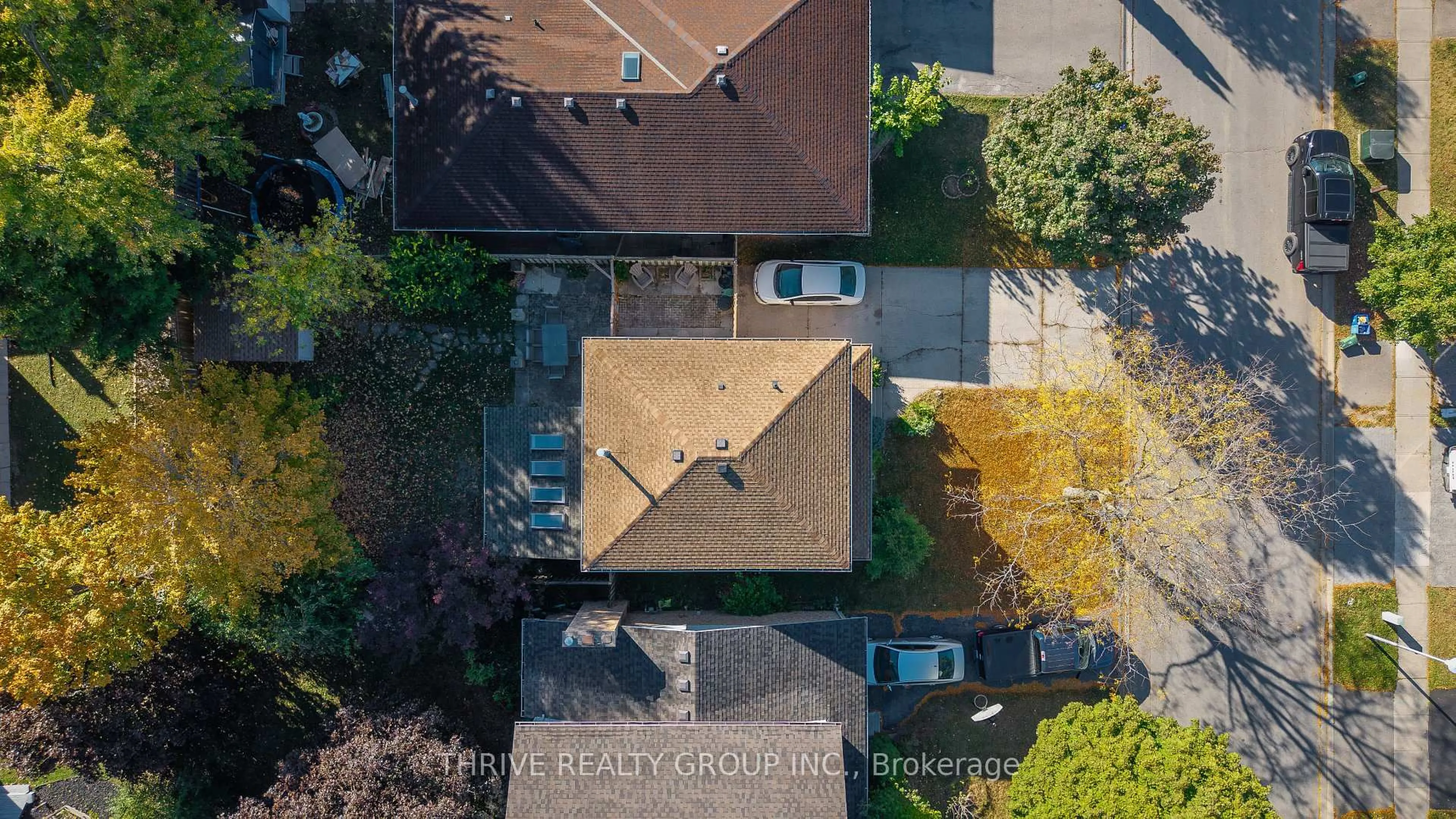 A pic from outside/outdoor area/front of a property/back of a property/a pic from drone, street for 74 Erica Cres, London South Ontario N6E 3P5