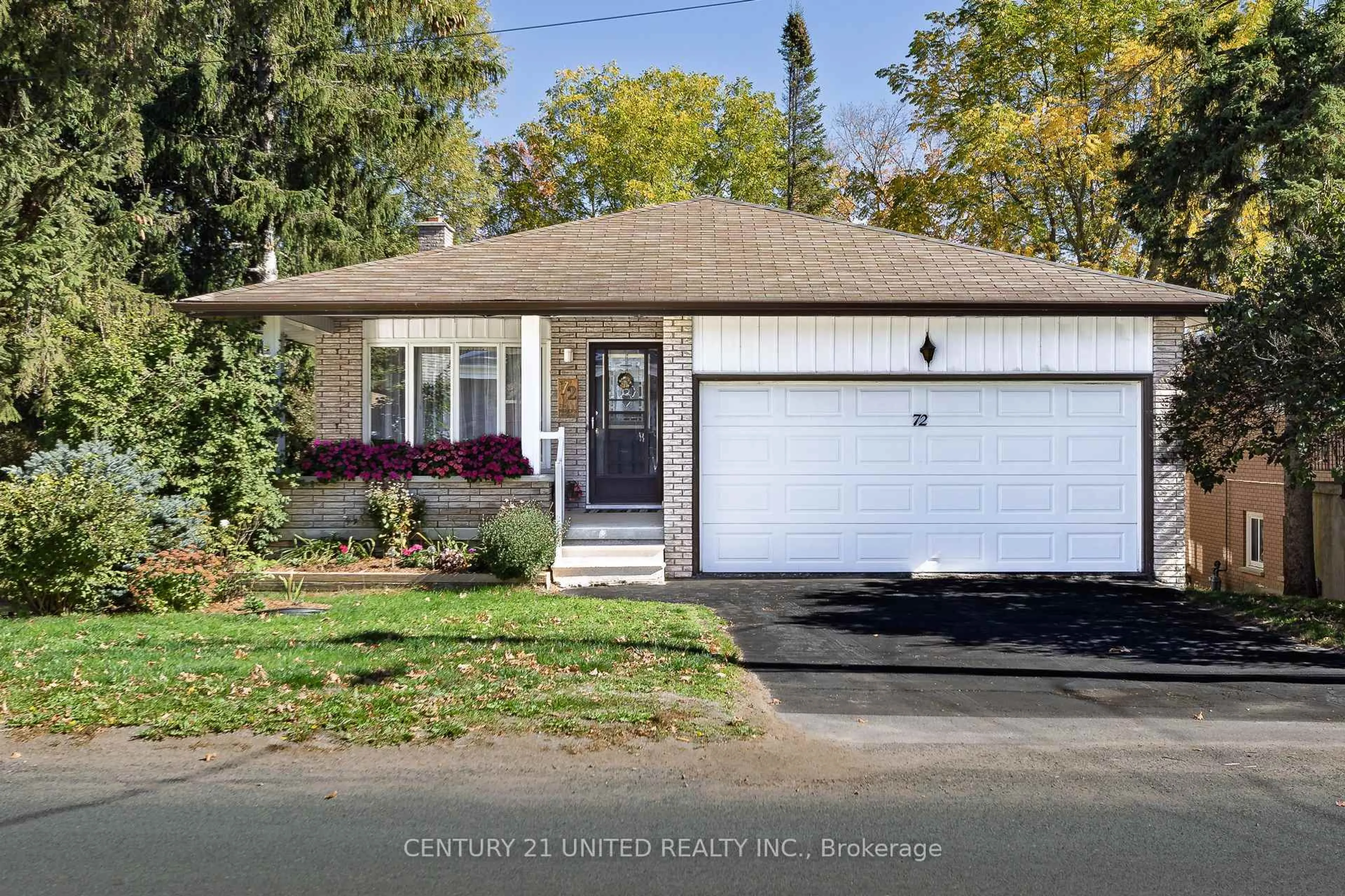 Home with vinyl exterior material, street for 72 Regent St, Selwyn Ontario K0L 2H0