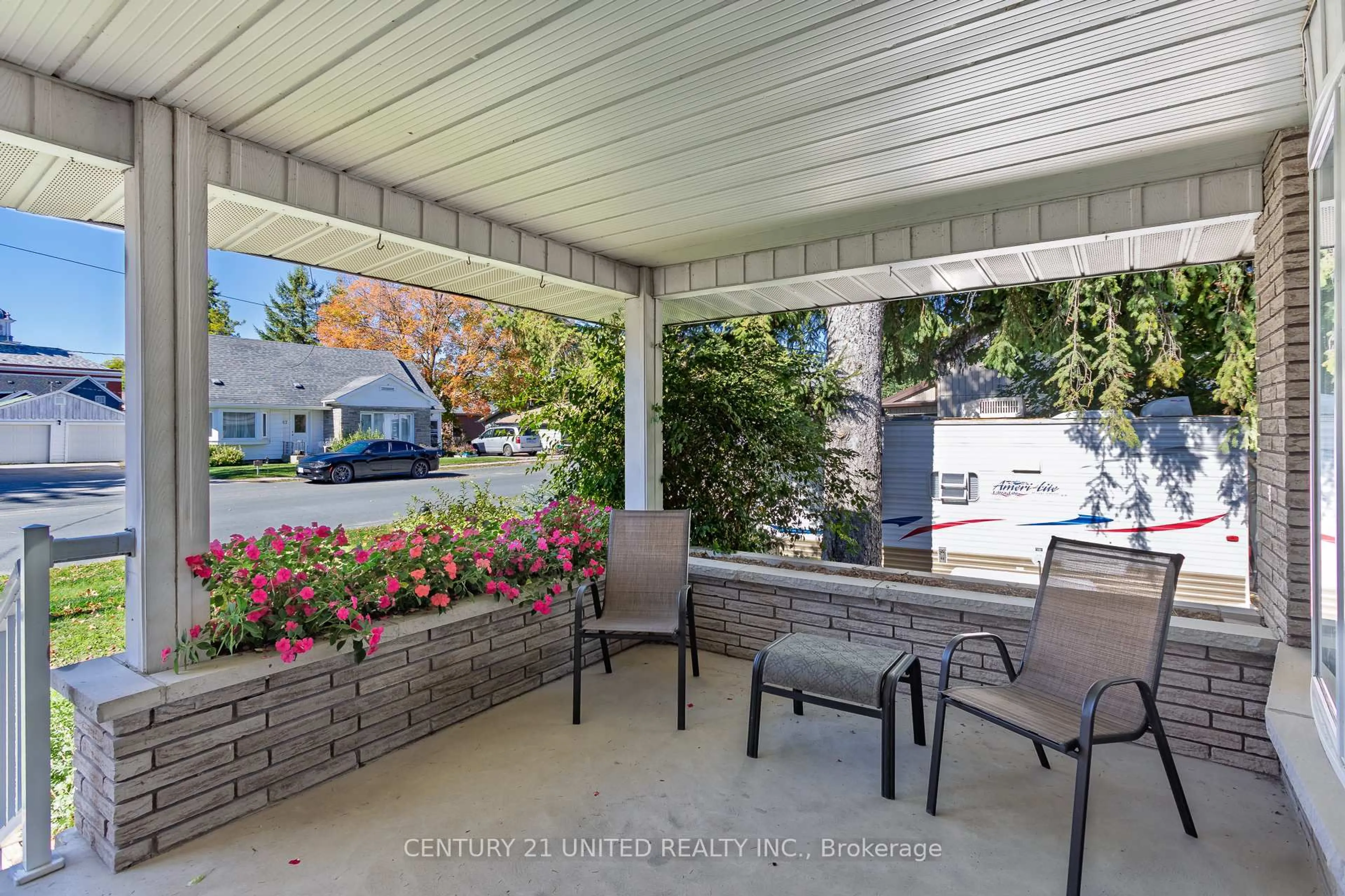 Patio, street for 72 Regent St, Selwyn Ontario K0L 2H0