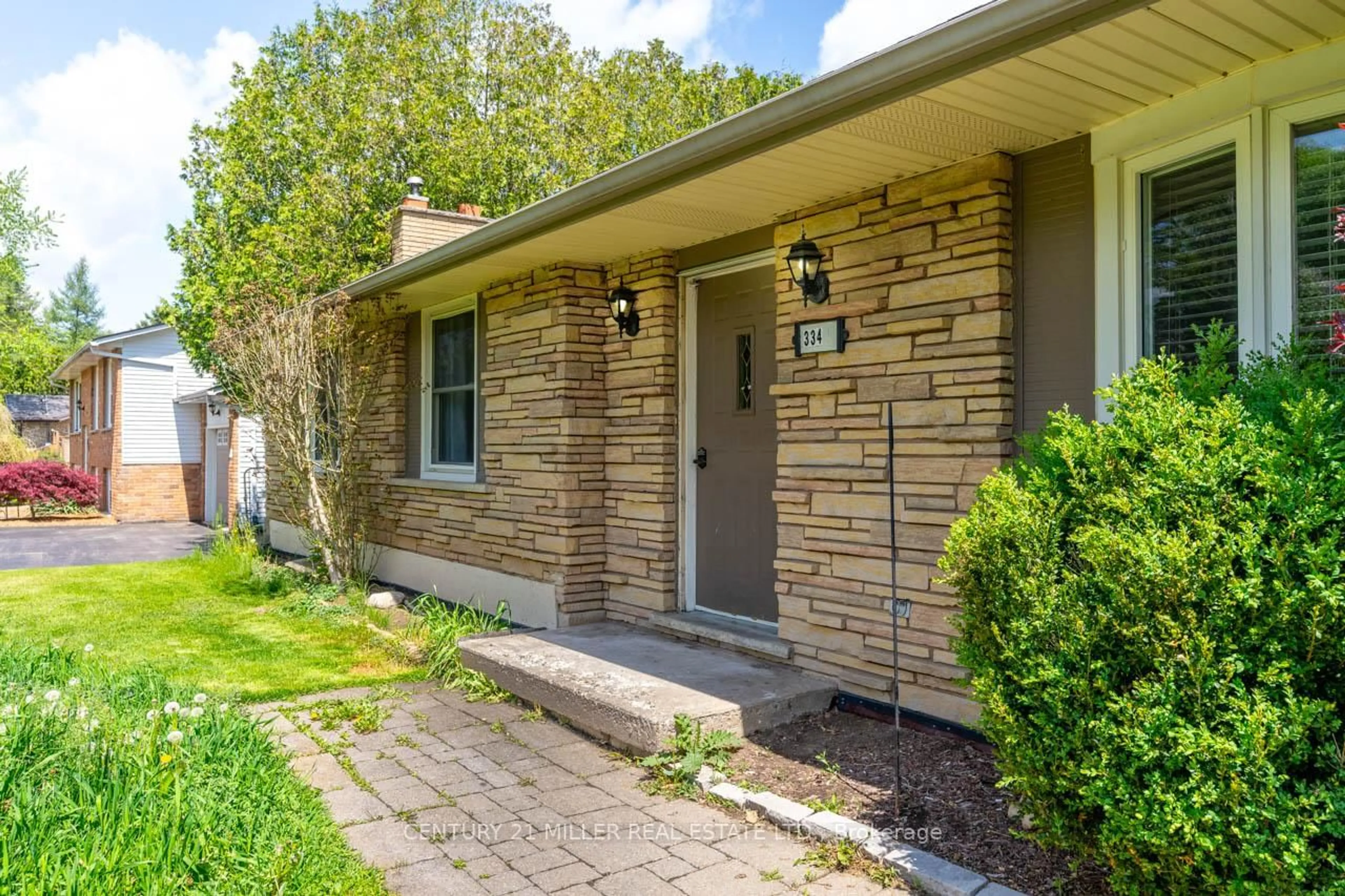 Home with brick exterior material, street for 334 Freelton Rd, Hamilton Ontario N0B 2J0